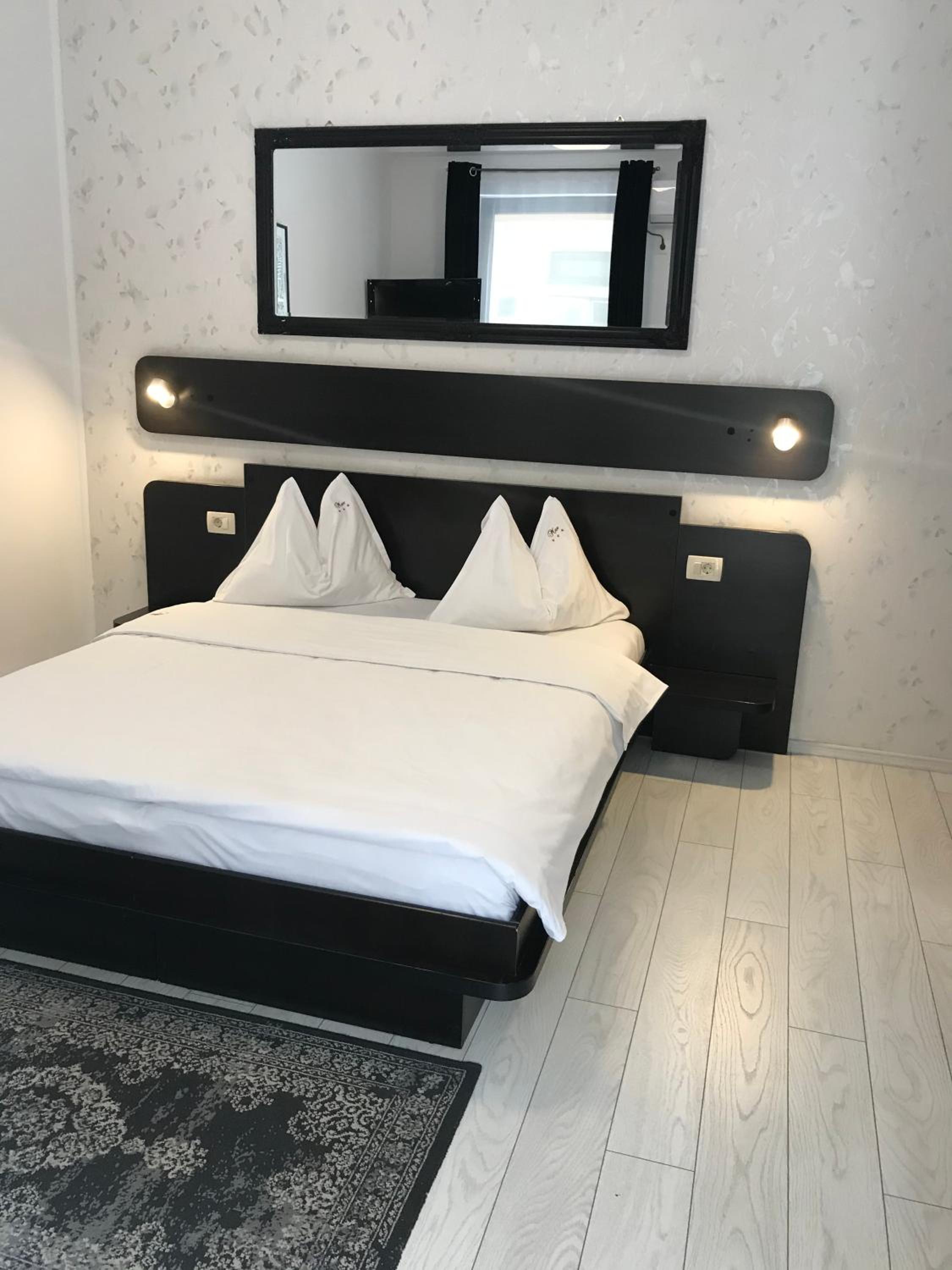 Twin Room with Private Entrance - Photo 9