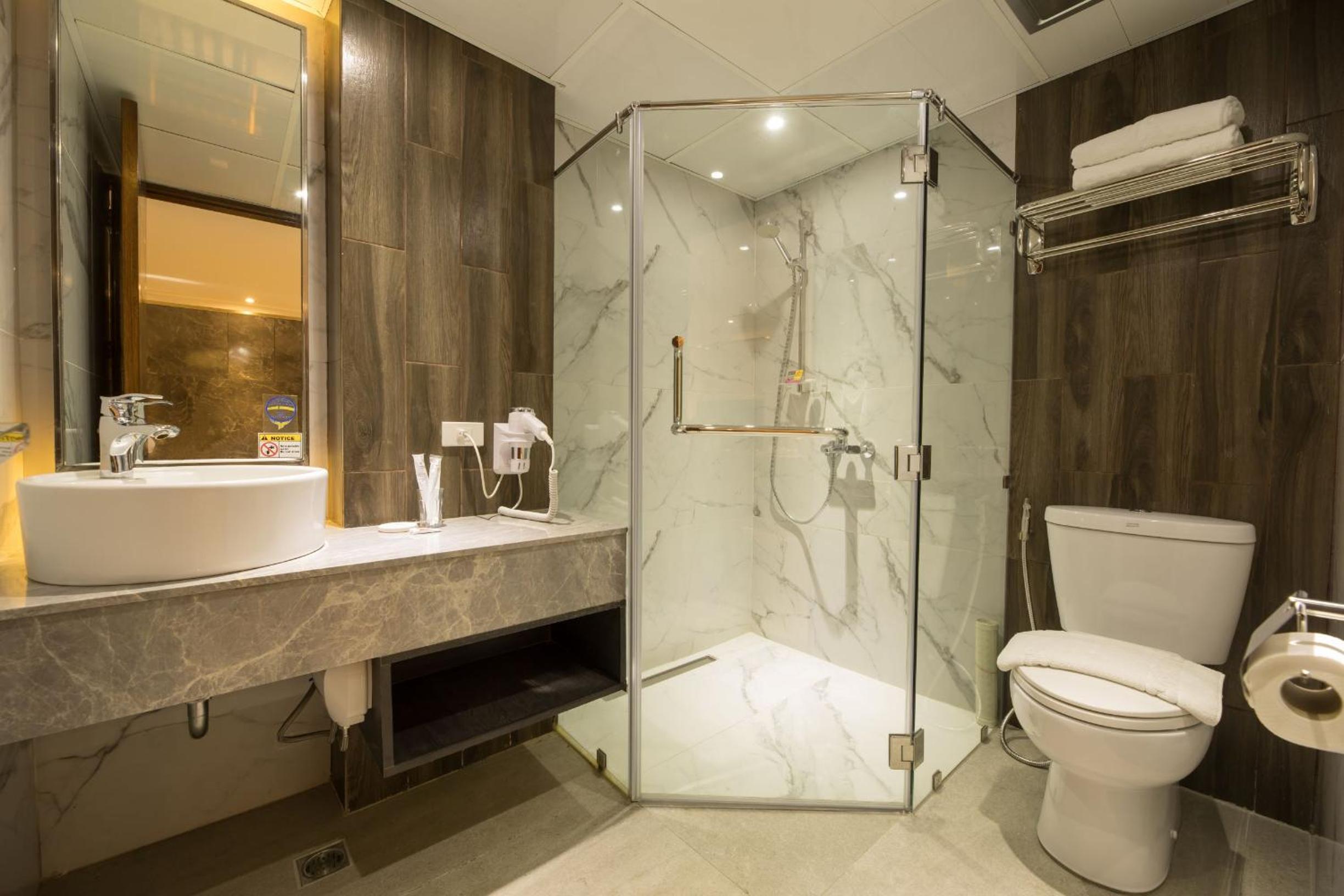 Plaza Suite photo 2