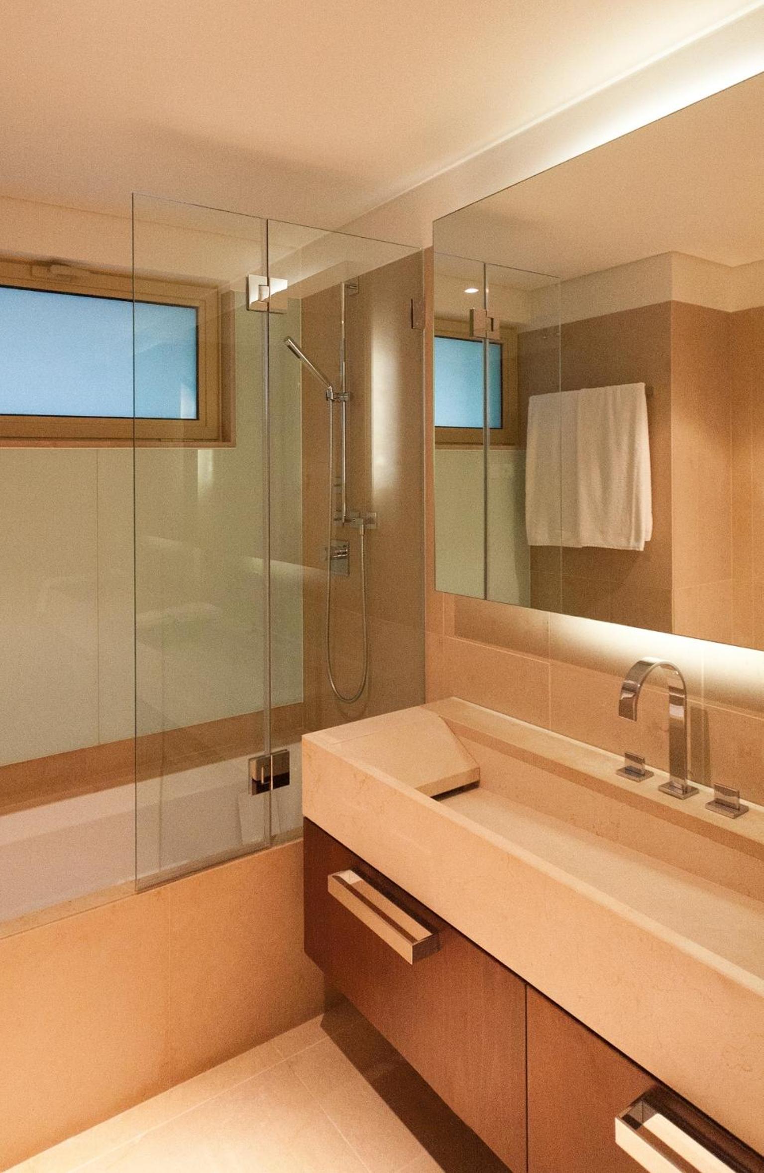 One-Bedroom Apartment with Extra bed photo 3