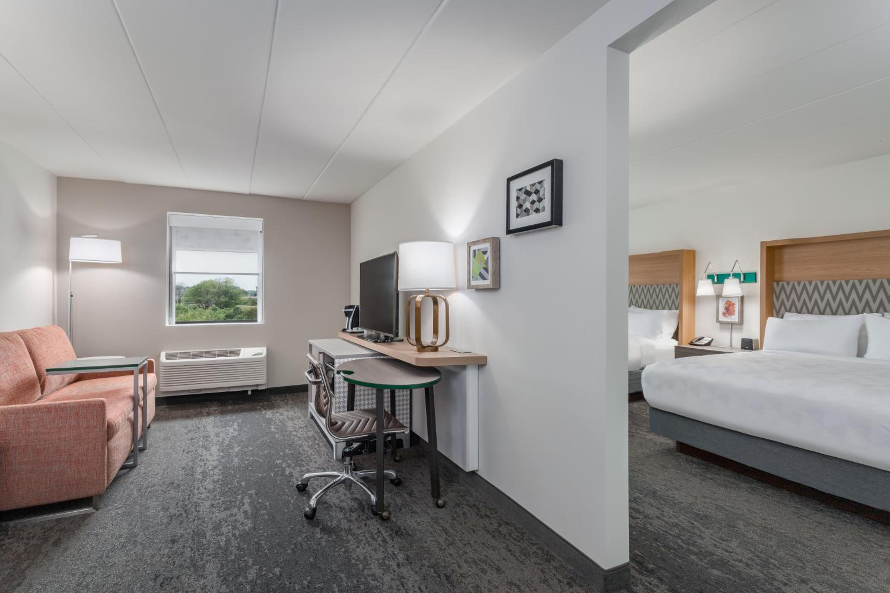 Premium Room with One Queen Bed and One Double Bed - Mobility Accessible with Tub