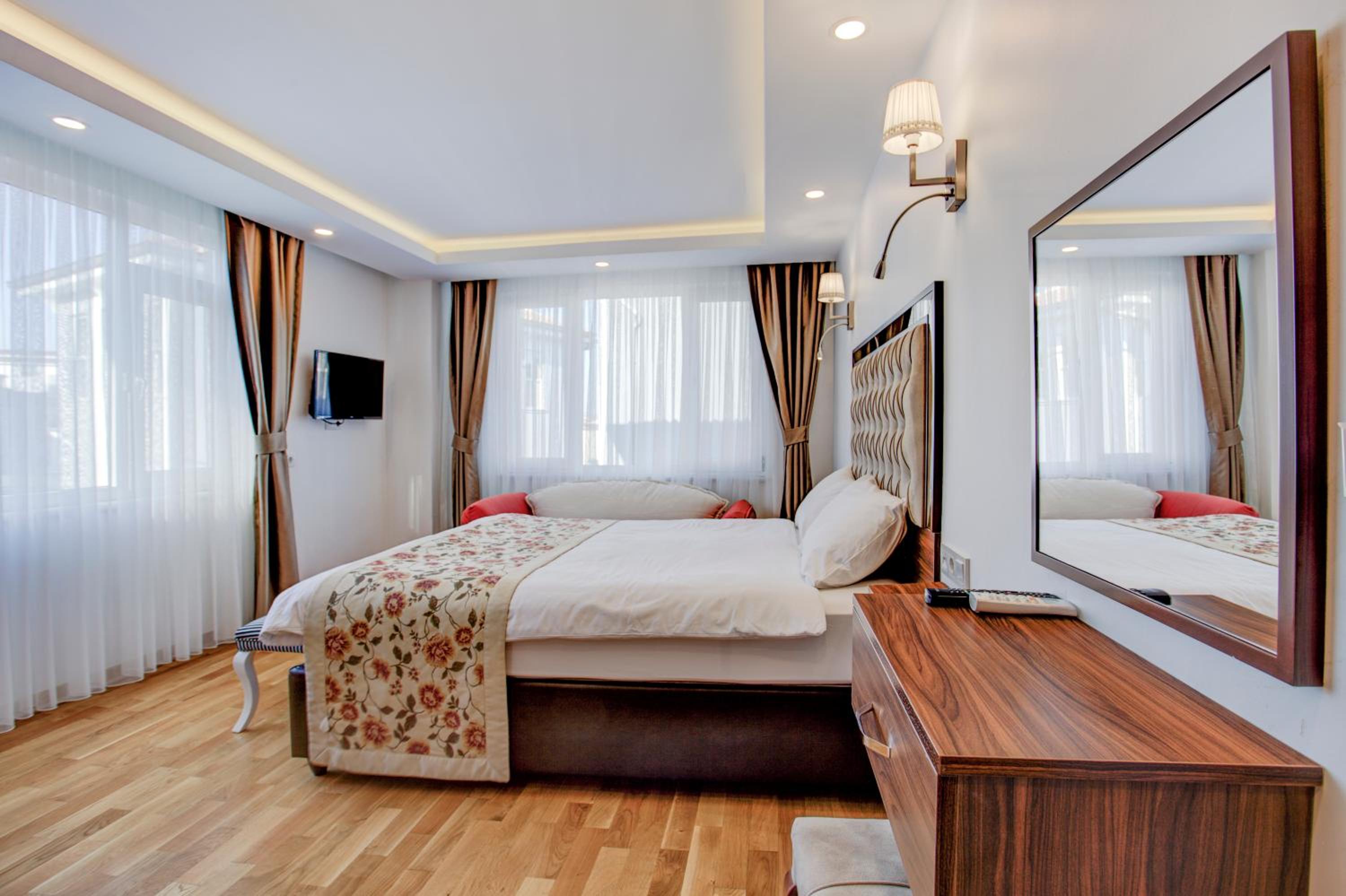 Deluxe Triple Room photo 2