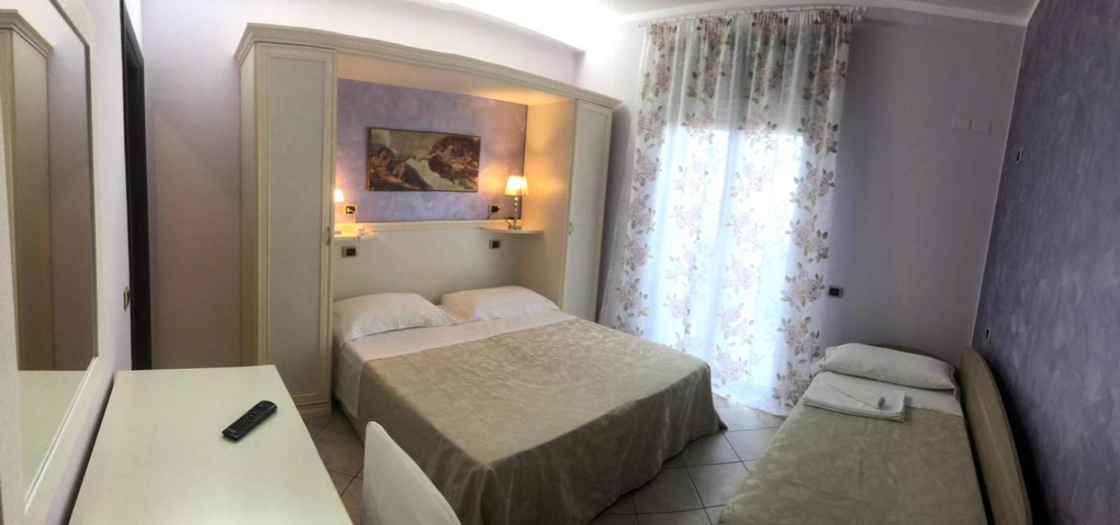 Deluxe Double Room with Balcony and Sea View - Photo 8