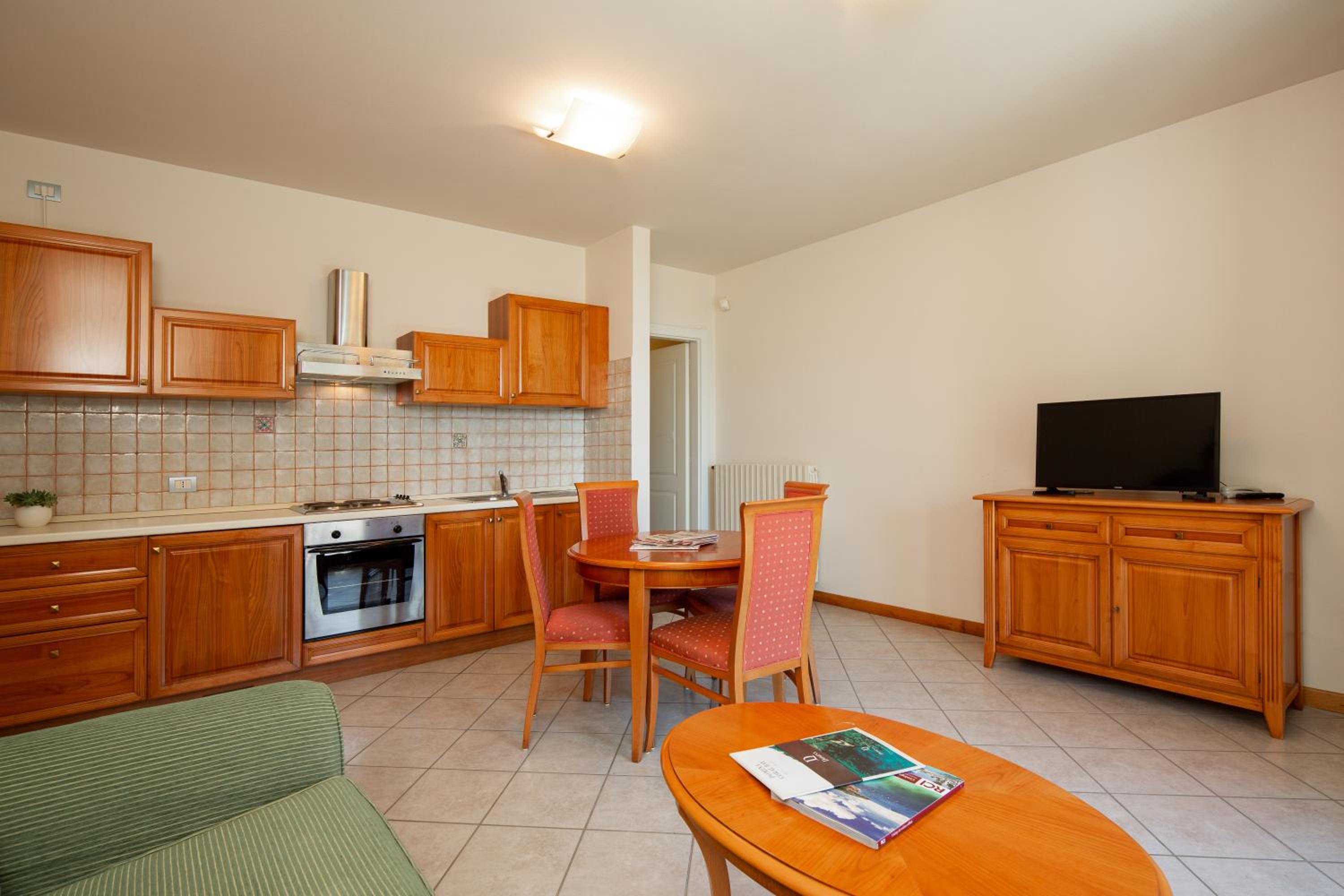 One-Bedroom Apartment with Garden View - Photo 5