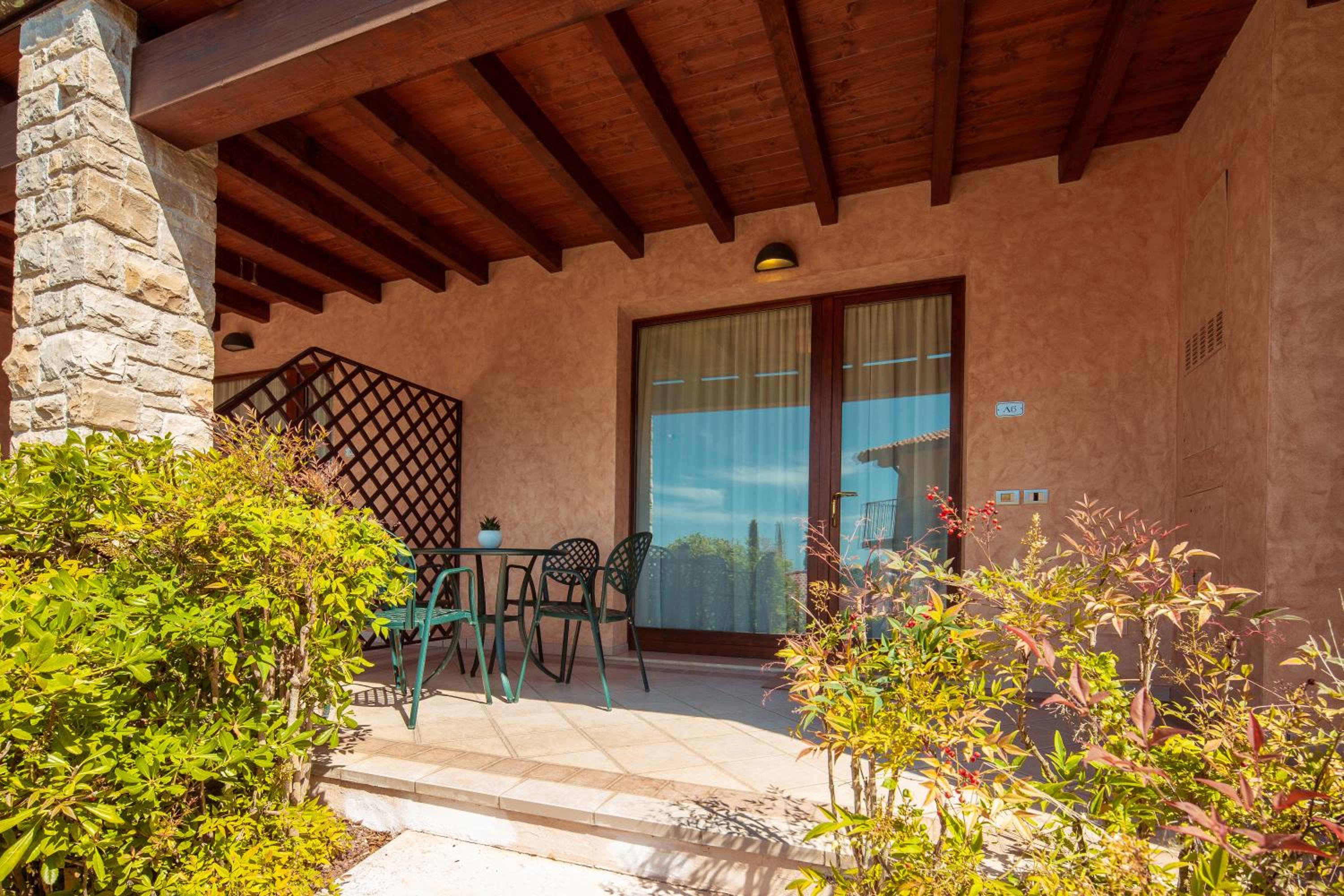 One-Bedroom Apartment with Garden View - Photo 3