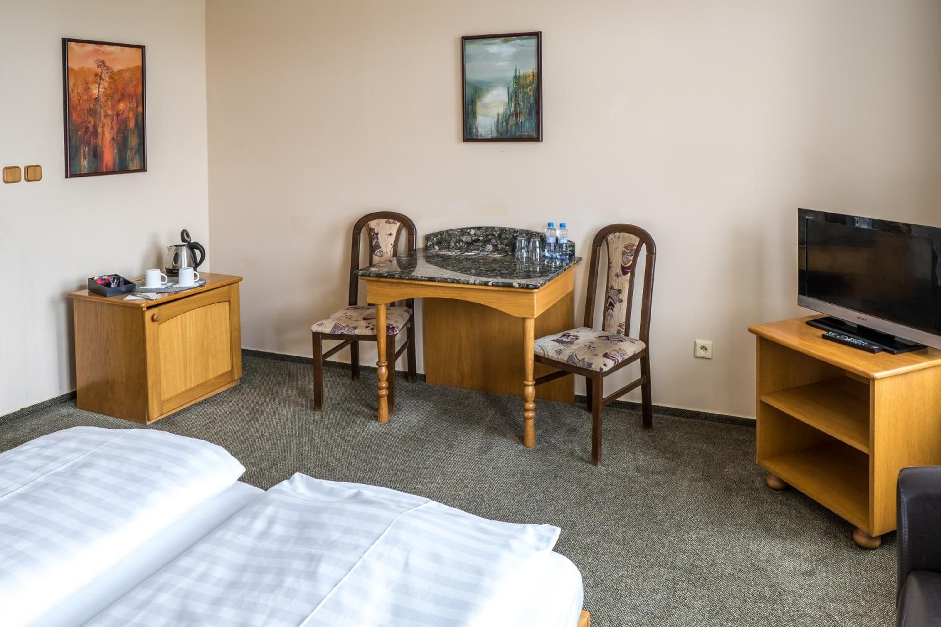 Double Room - Photo 4