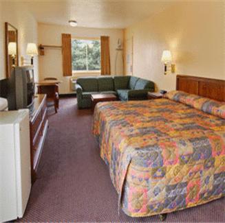 Deluxe King Suite - Photo 4