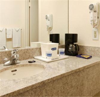 Deluxe King Suite - Photo 2