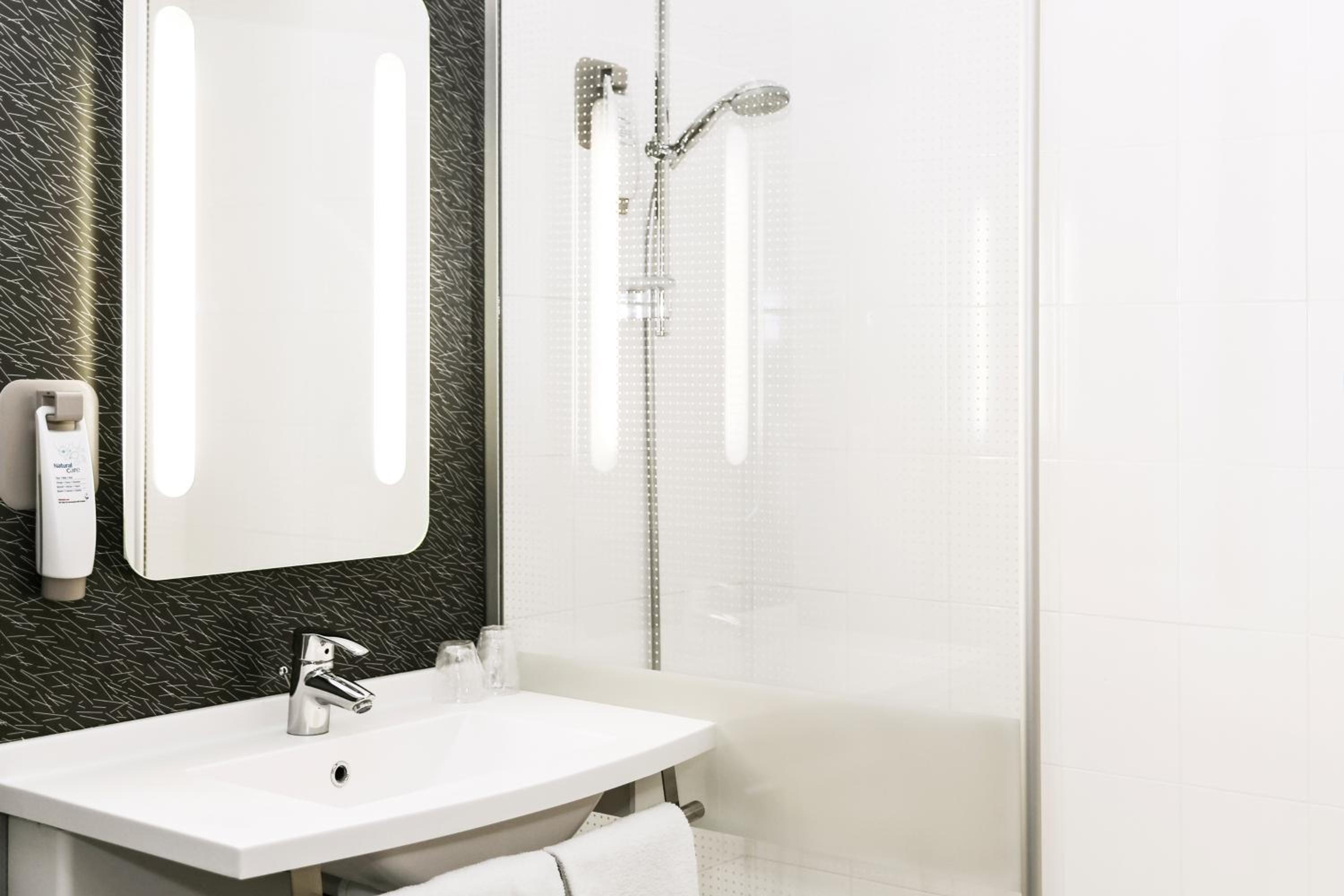 Standard Double Room - Photo 2