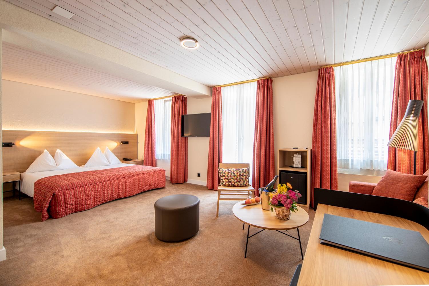 Deluxe Double Room Eiger View with balcony - Photo 12