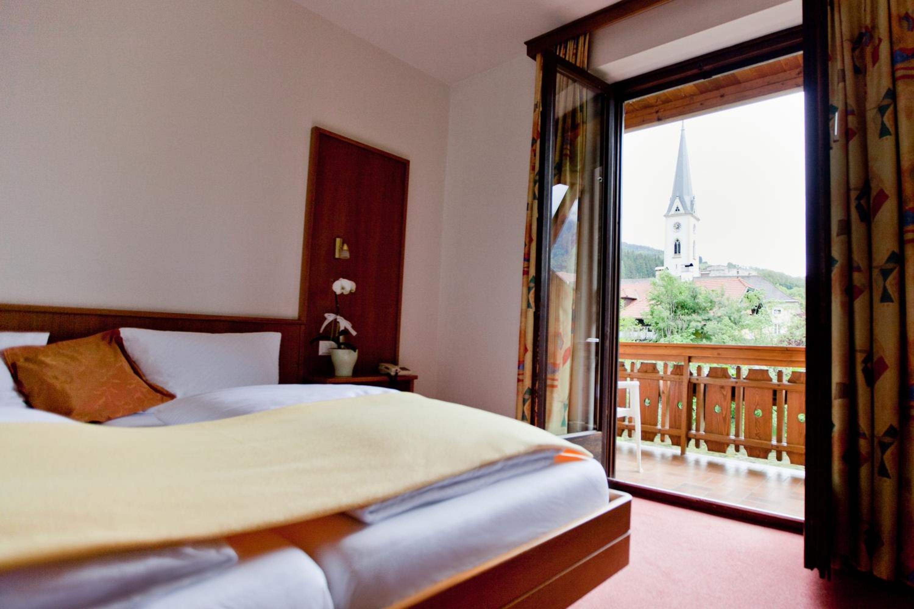 Double Room with Balcony - Photo 4