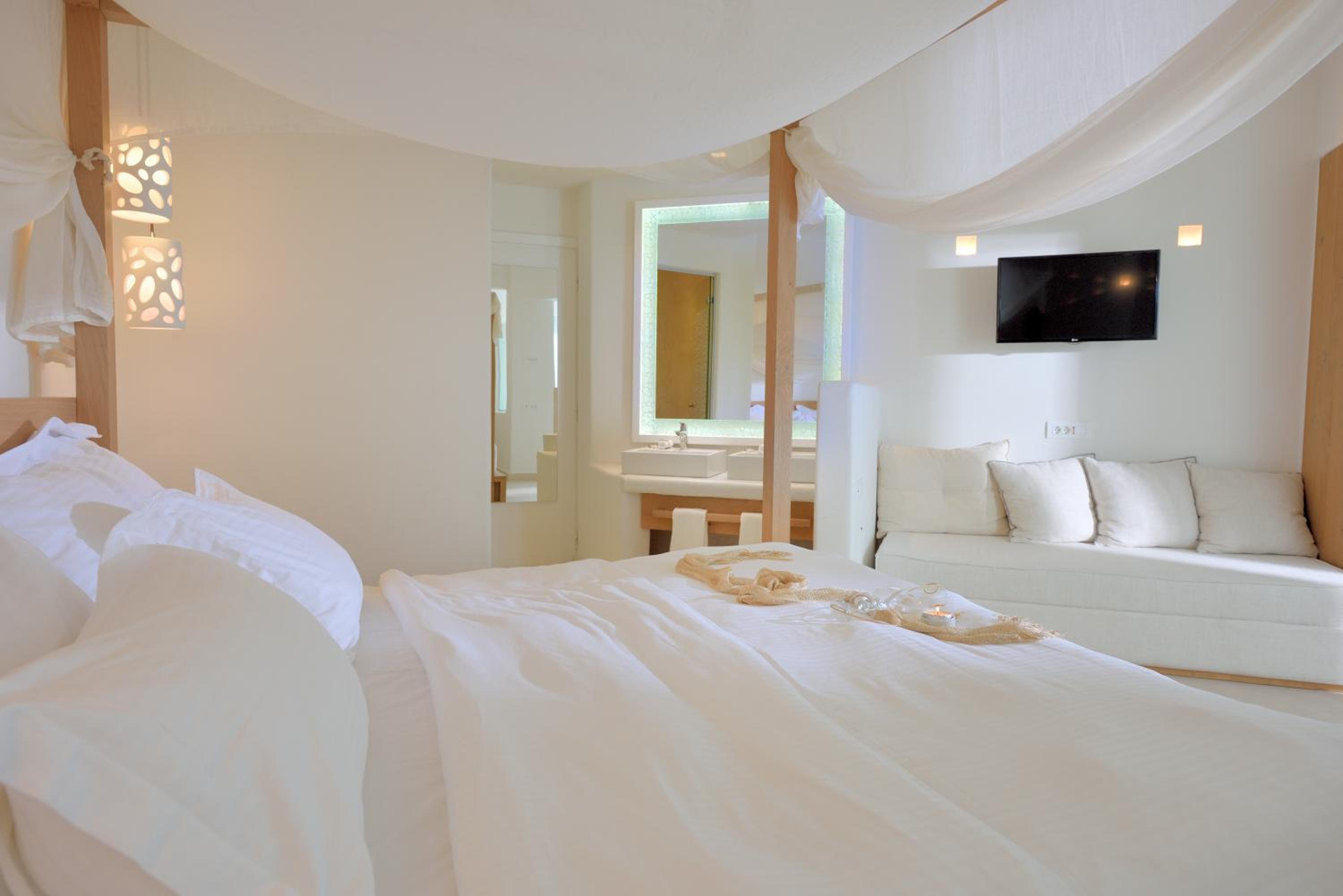 Honeymoon Suite with Sea View - Photo 6