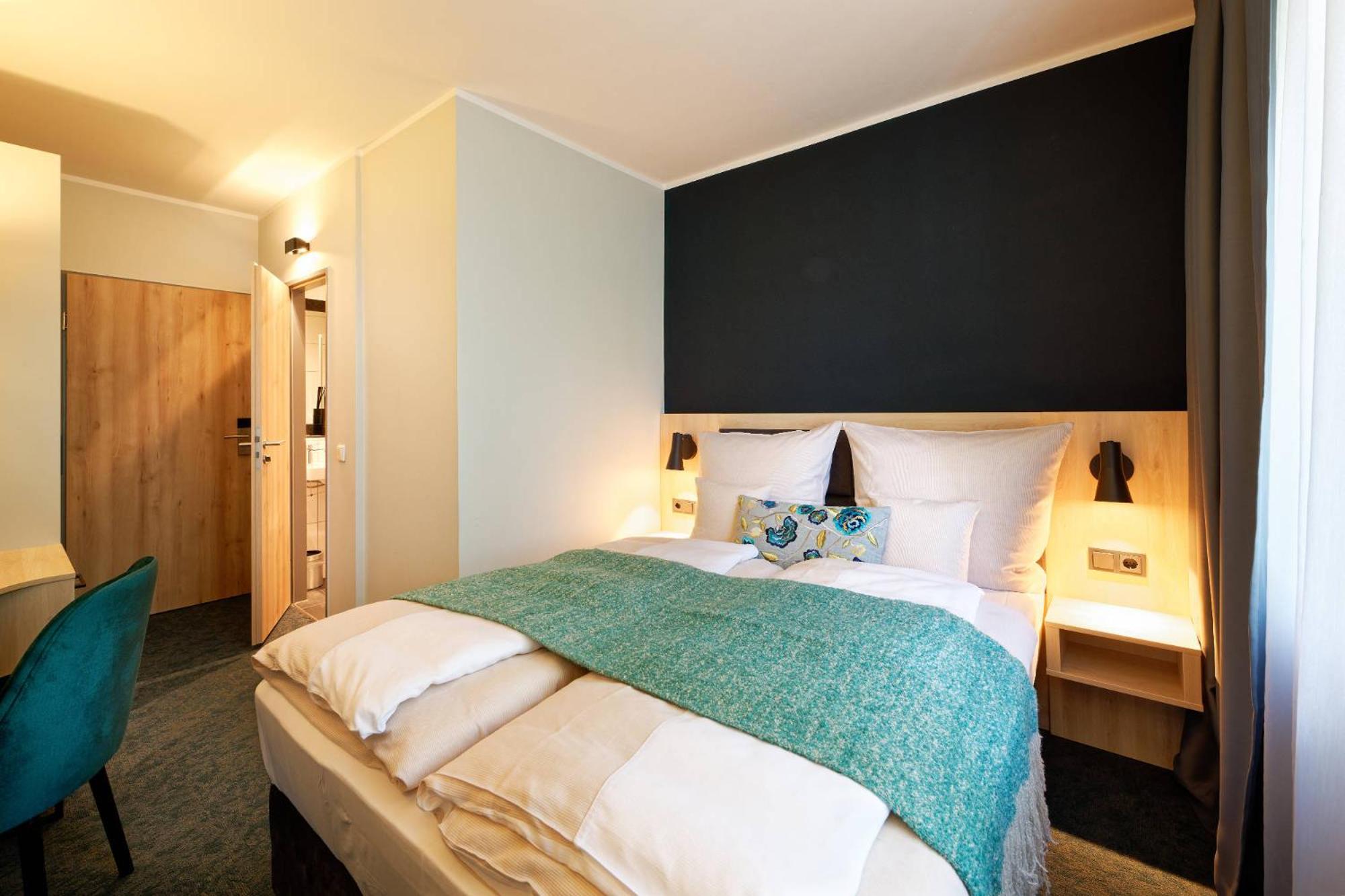 Small Double Room - Photo 1