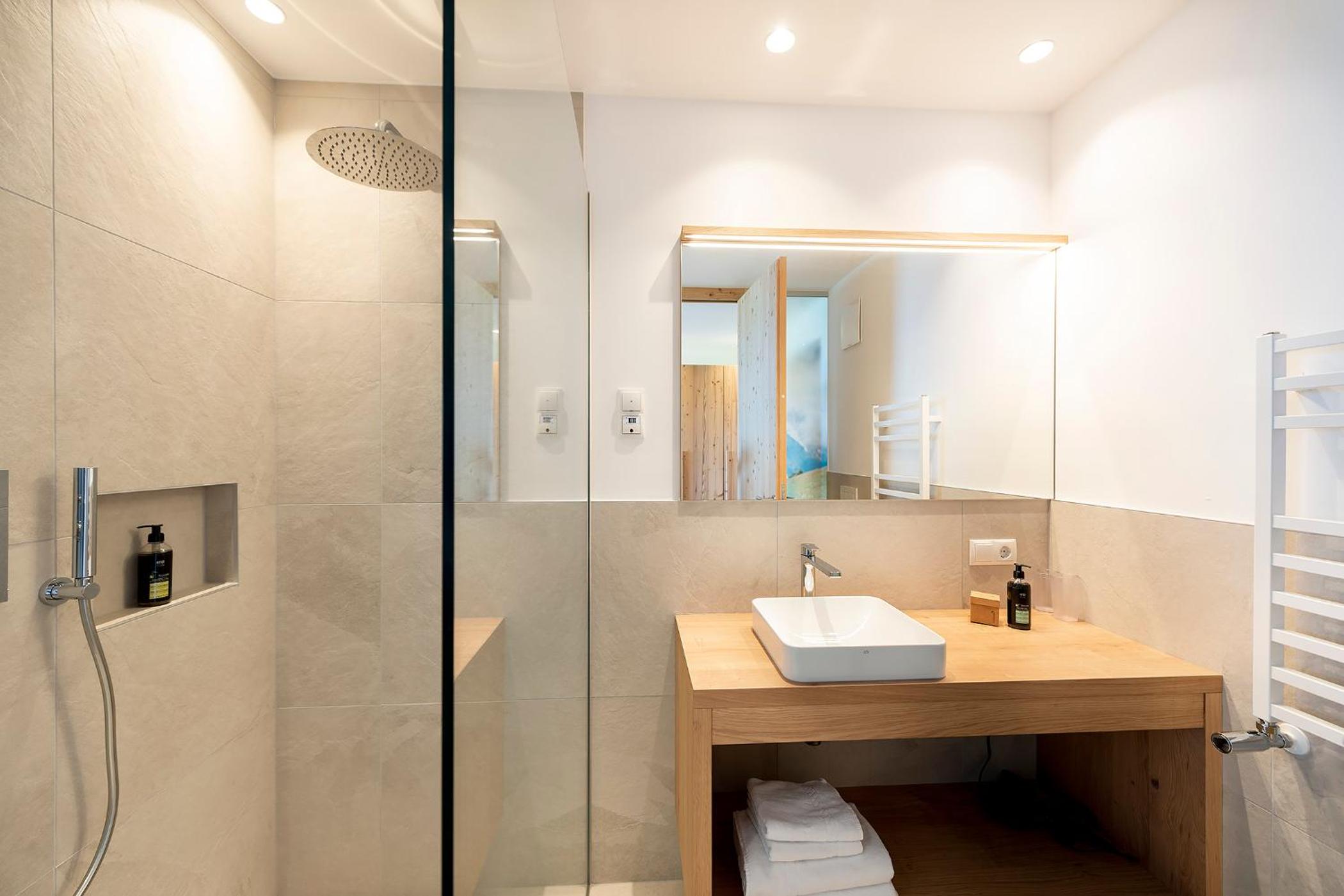 Deluxe Double Room with Balcony photo 2