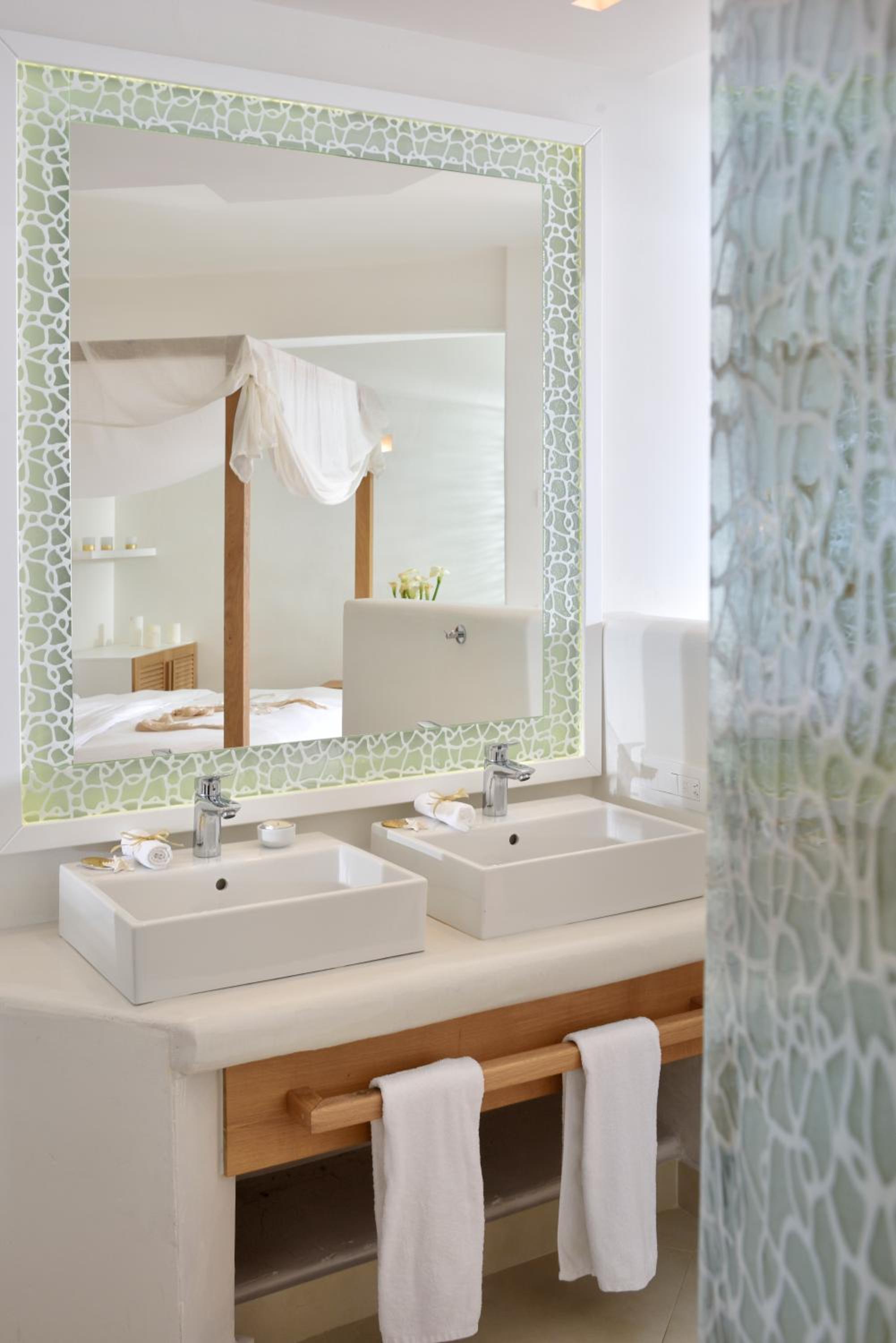 Honeymoon Suite with Sea View - Photo 3