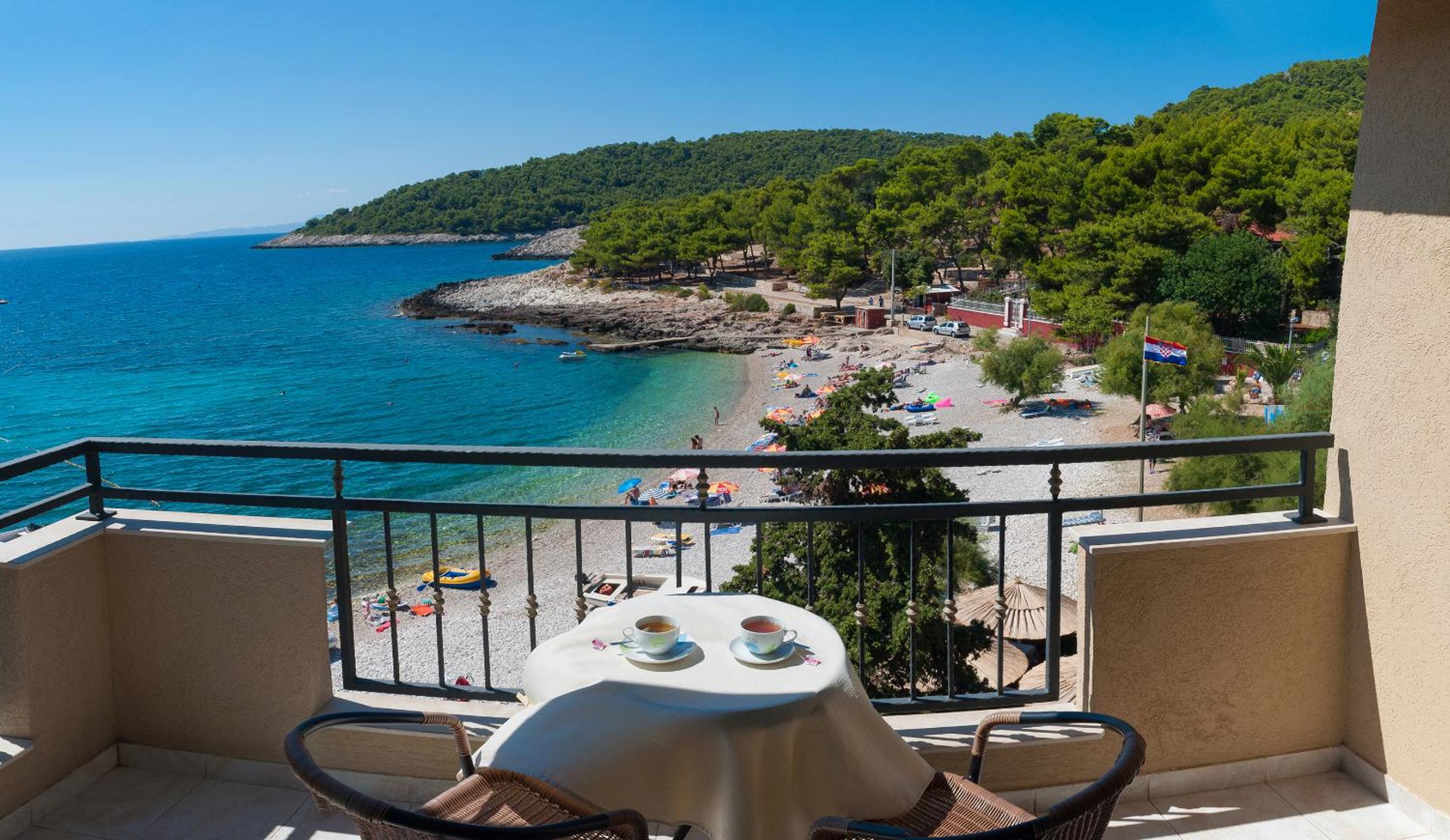 Suite with Balcony and Sea View - Photo 6