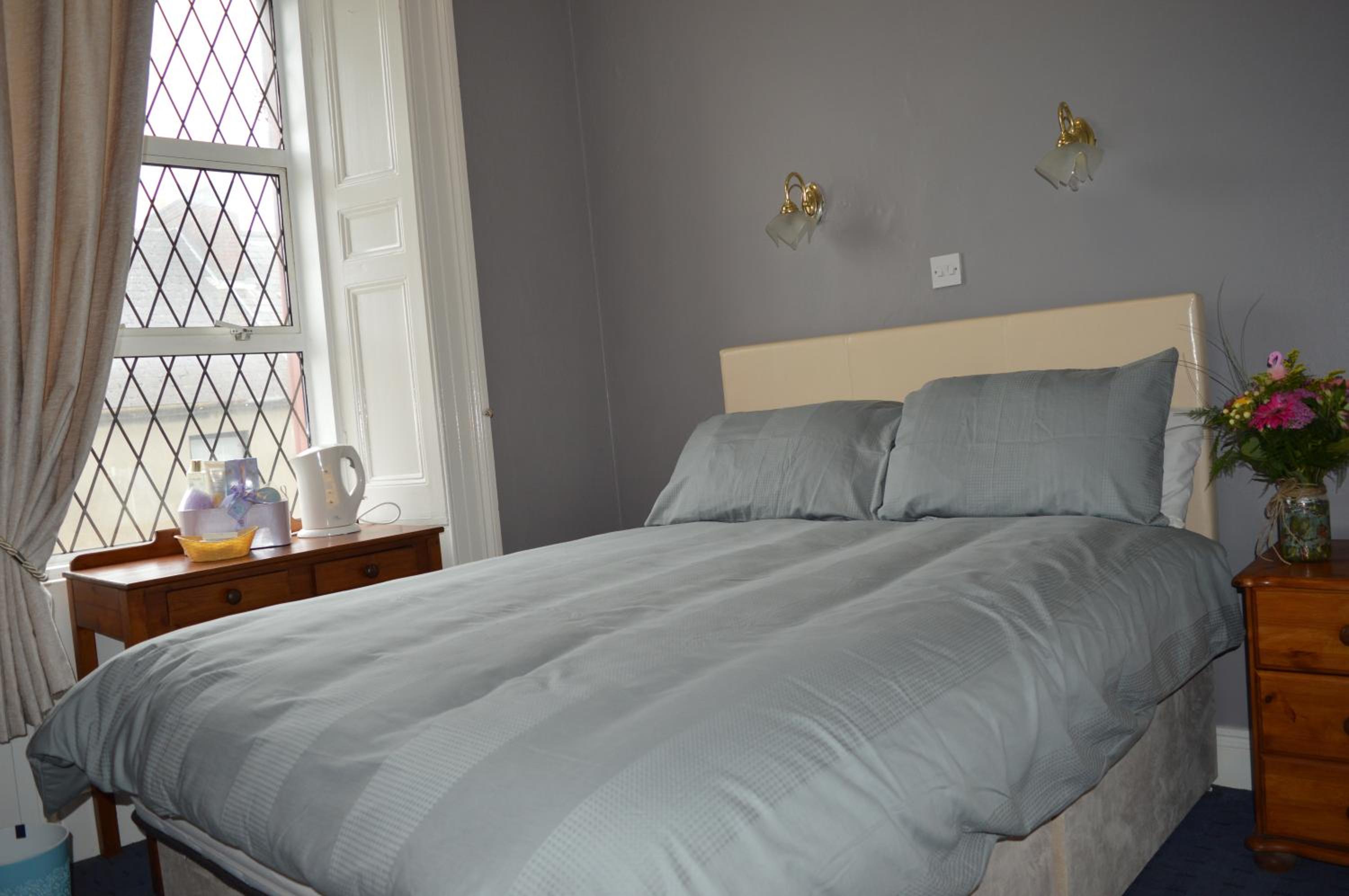 Double Room with Private Bathroom - Photo 1