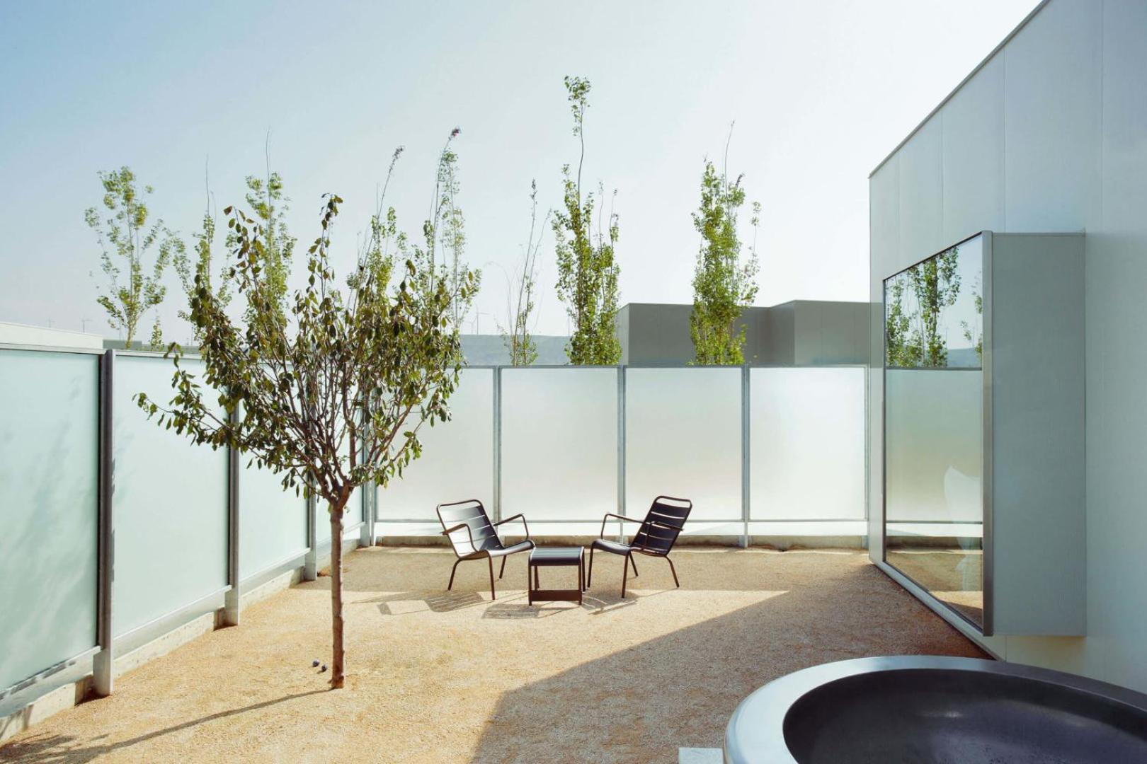Cubo con bañera exterior y patio privado - Photo 1
