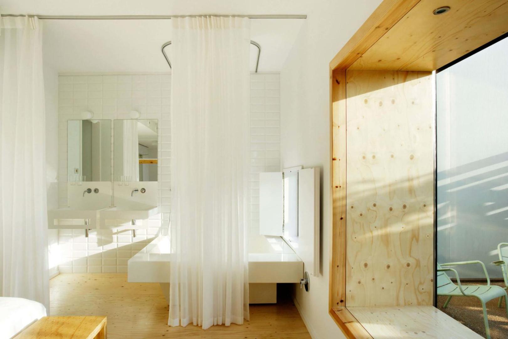 Suite With Private Patio and outdoor bathtub - Photo 4
