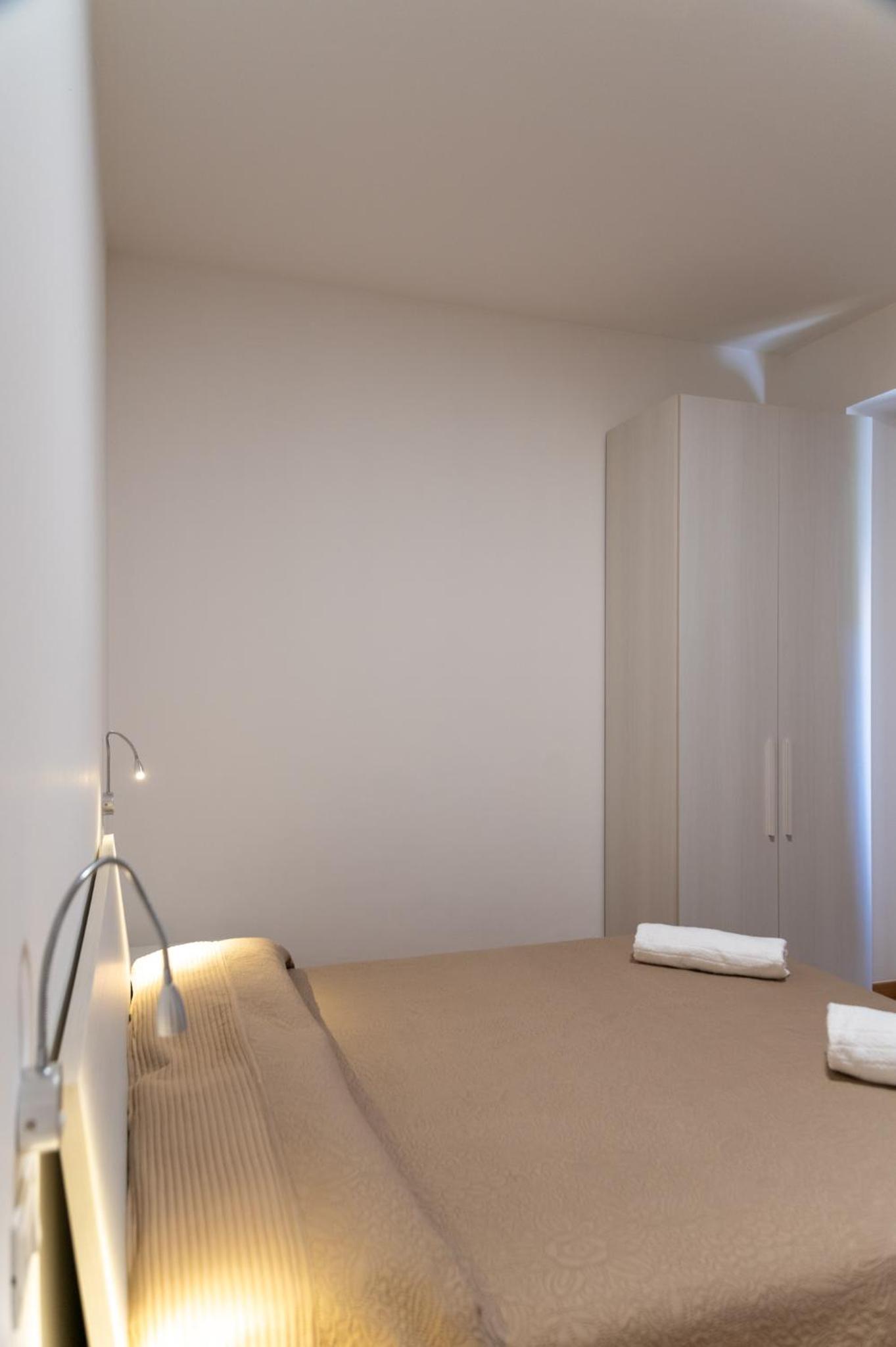 Double Room - Photo 12