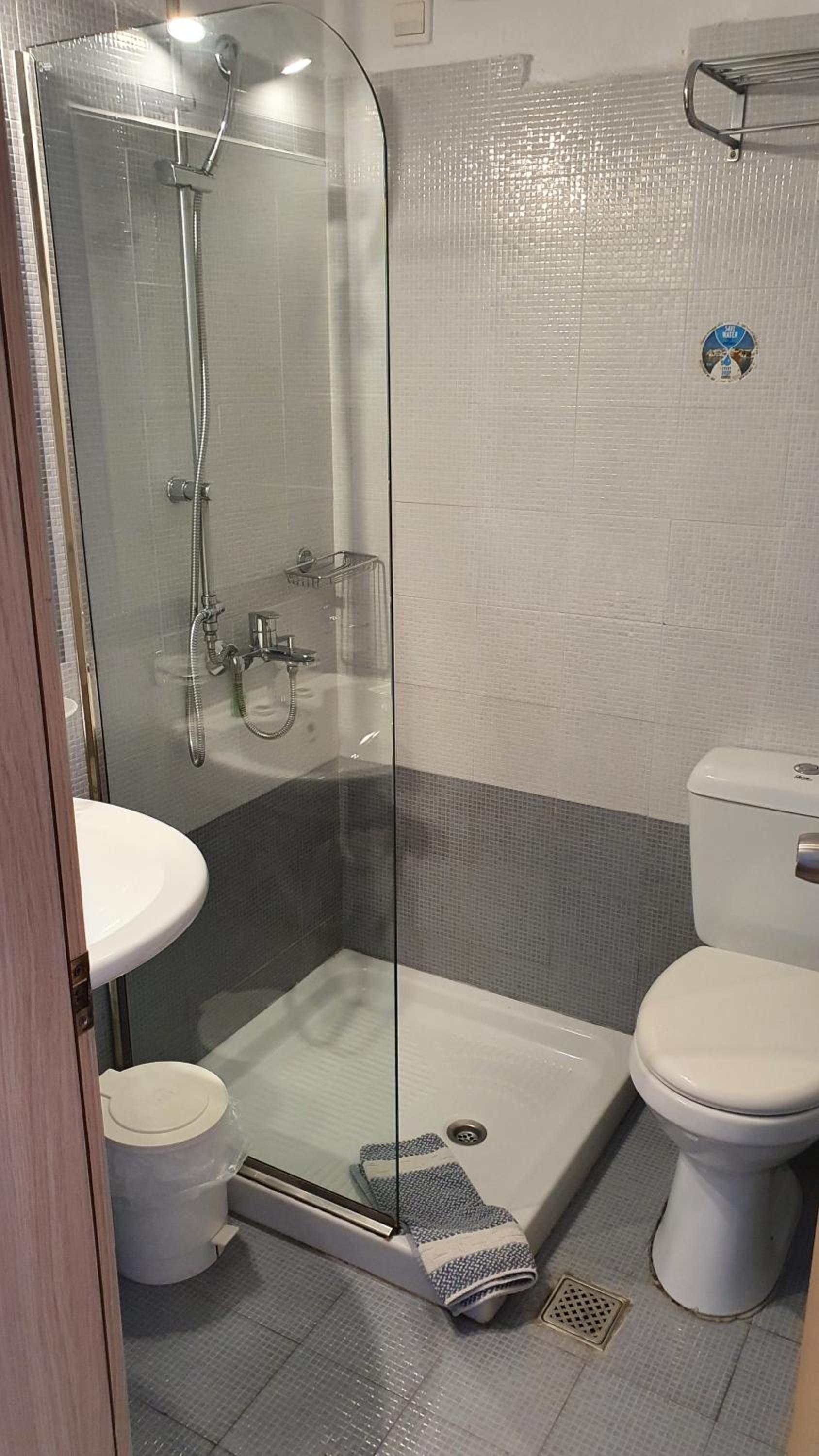 Budget Double or Twin Room - Photo 6
