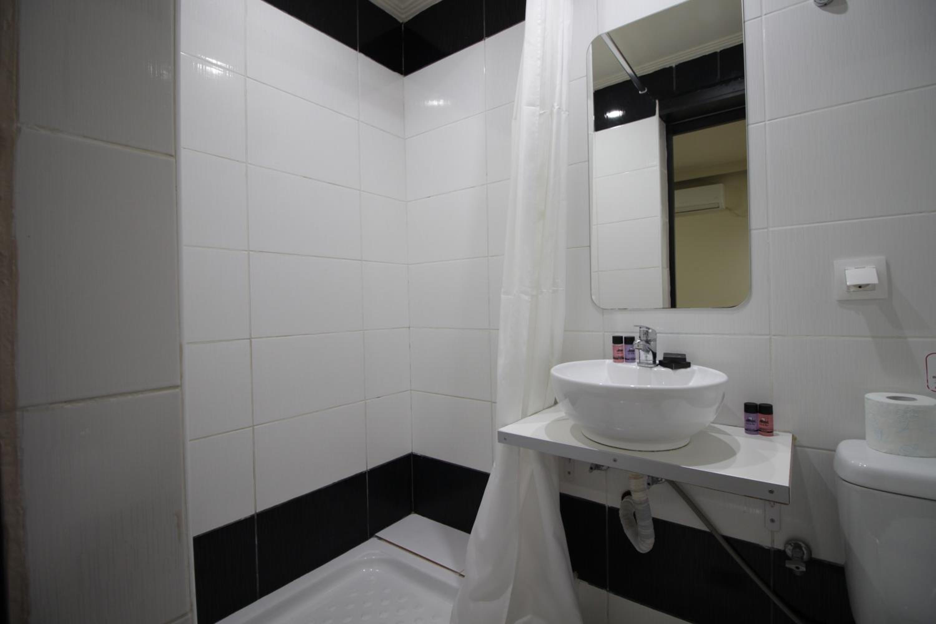 Single Room with Bathroom photo 3