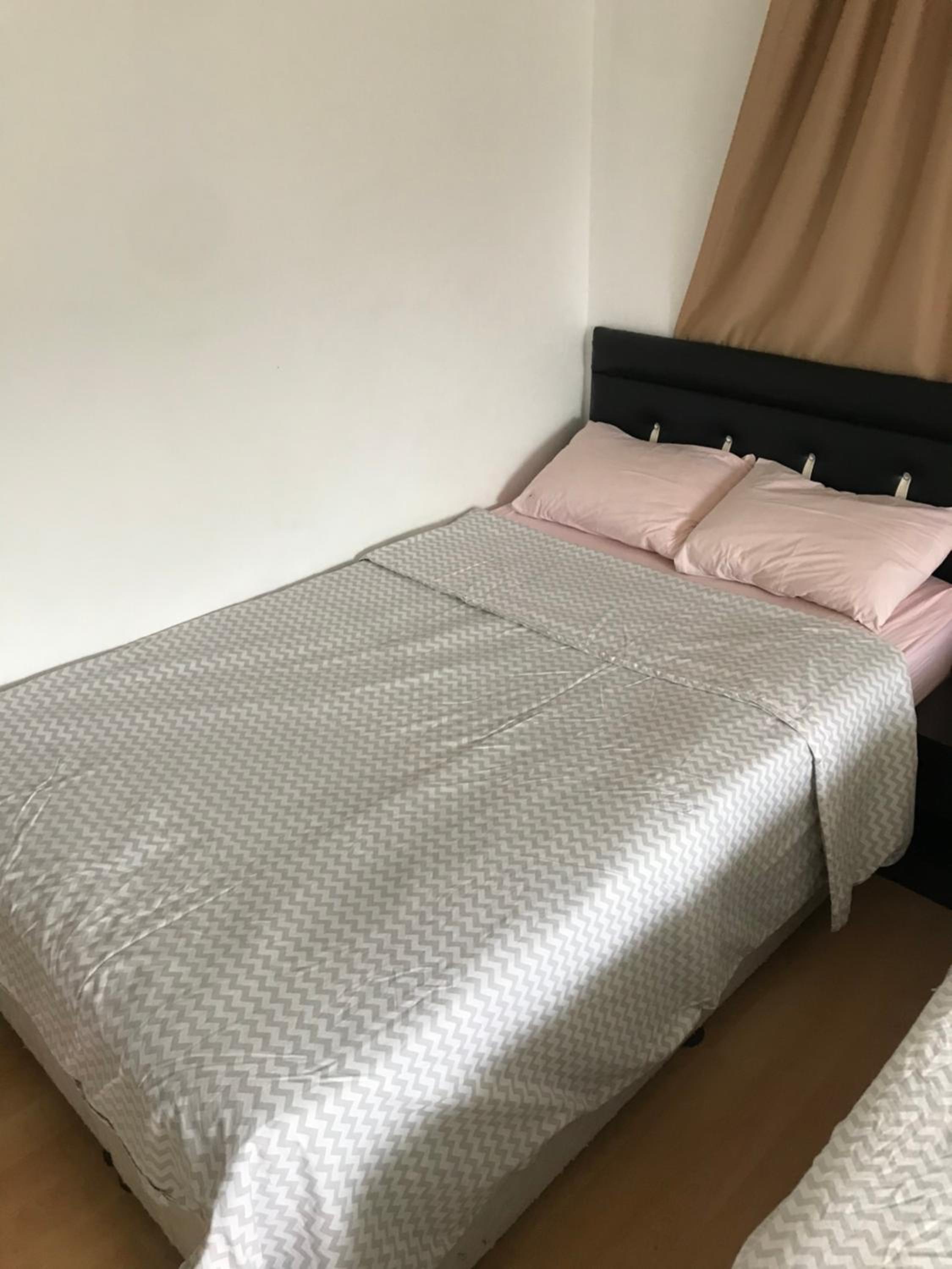 Large Double Room - Photo 7