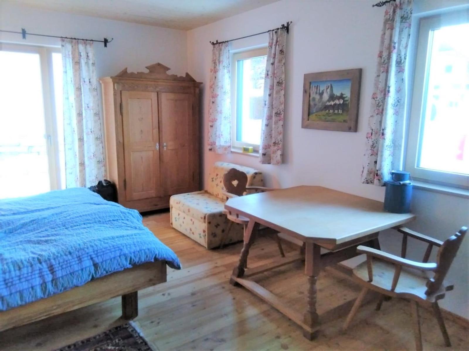 One-Bedroom Apartment - Photo 3