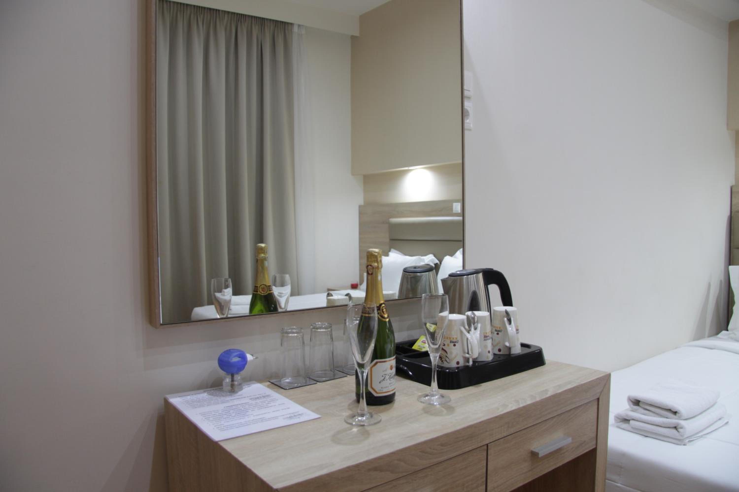 Triple Room with Private Bathroom photo 2