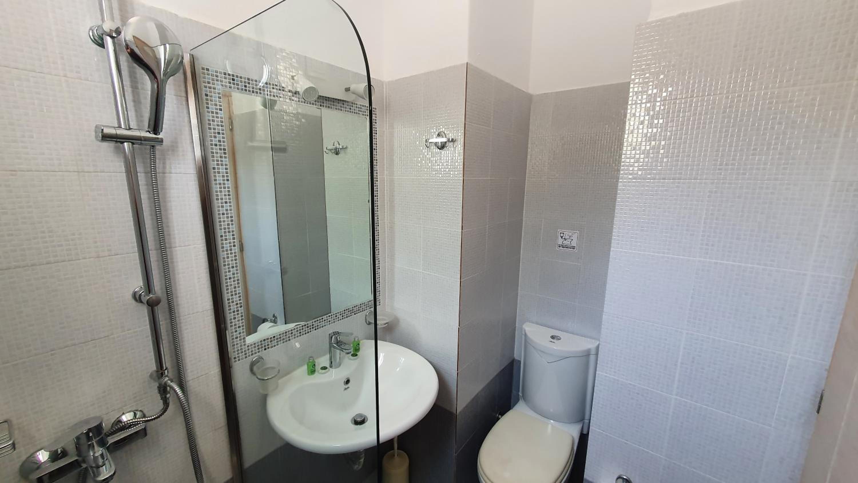 Double Room - Photo 4