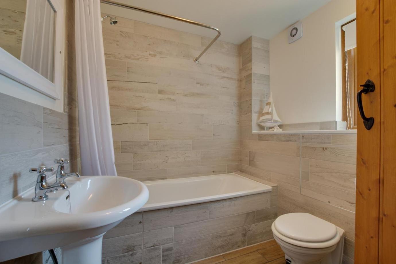 Three-Bedroom House photo 2