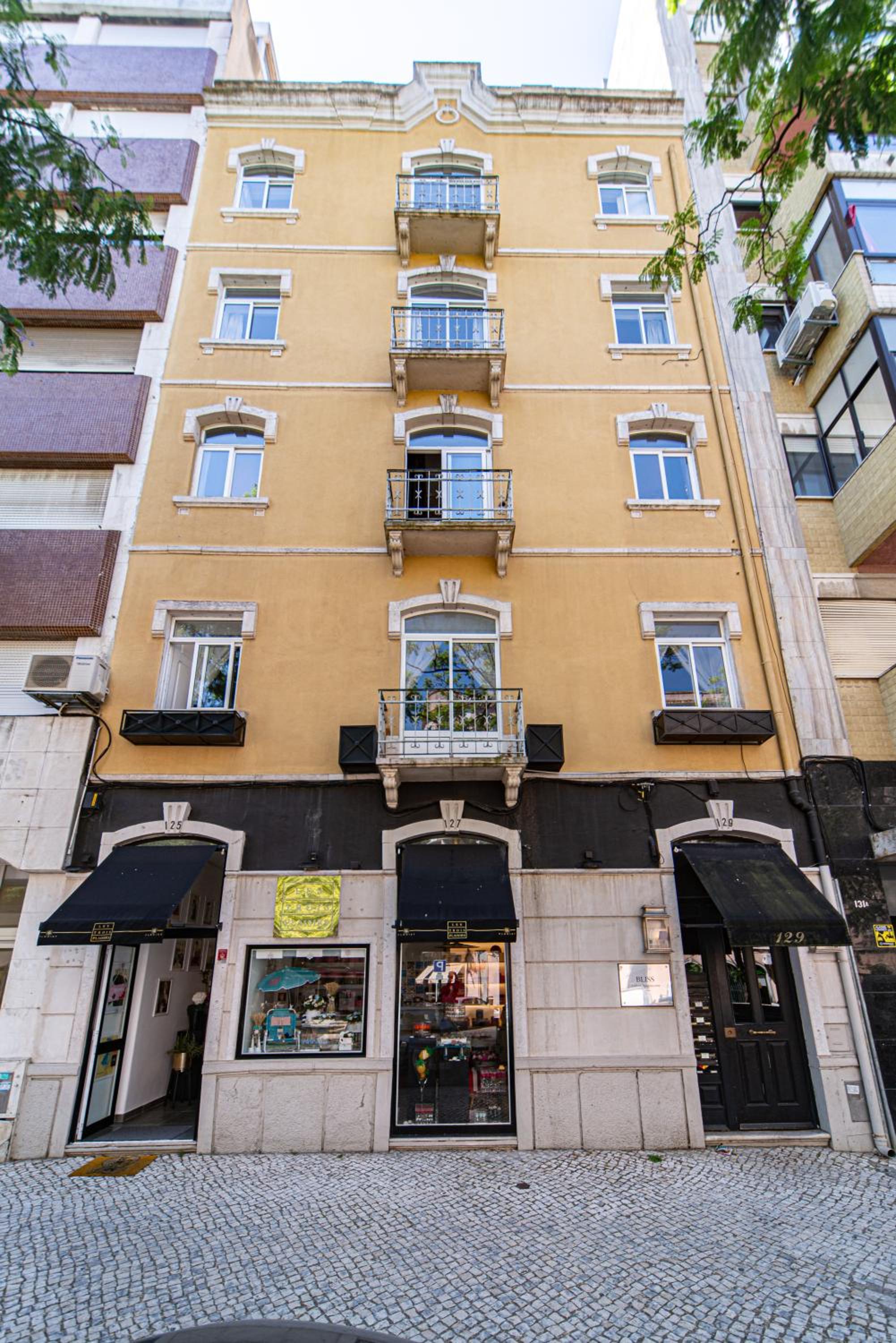 Three-Bedroom Apartment - Photo 90