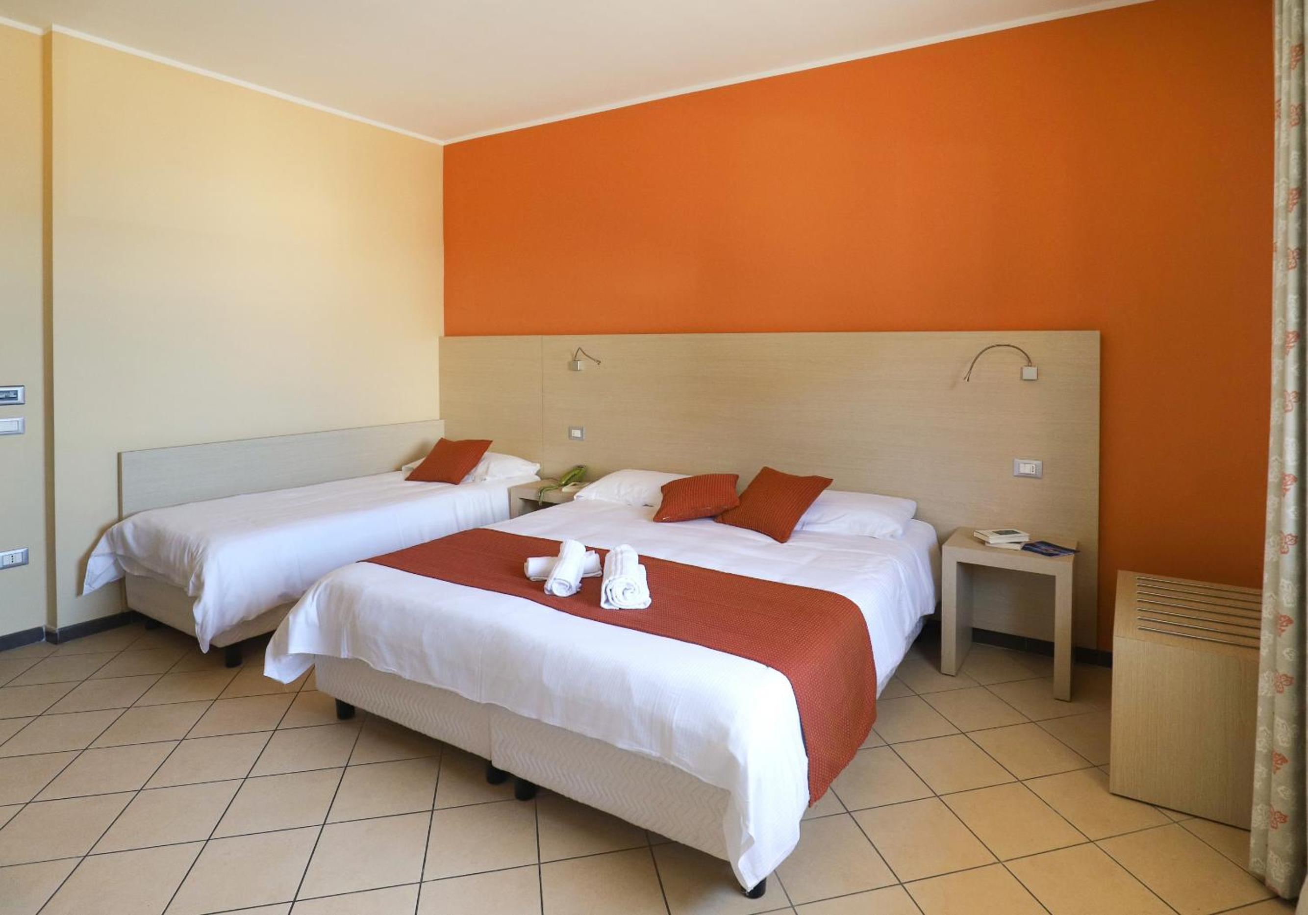 Classic Triple Room - Photo 4