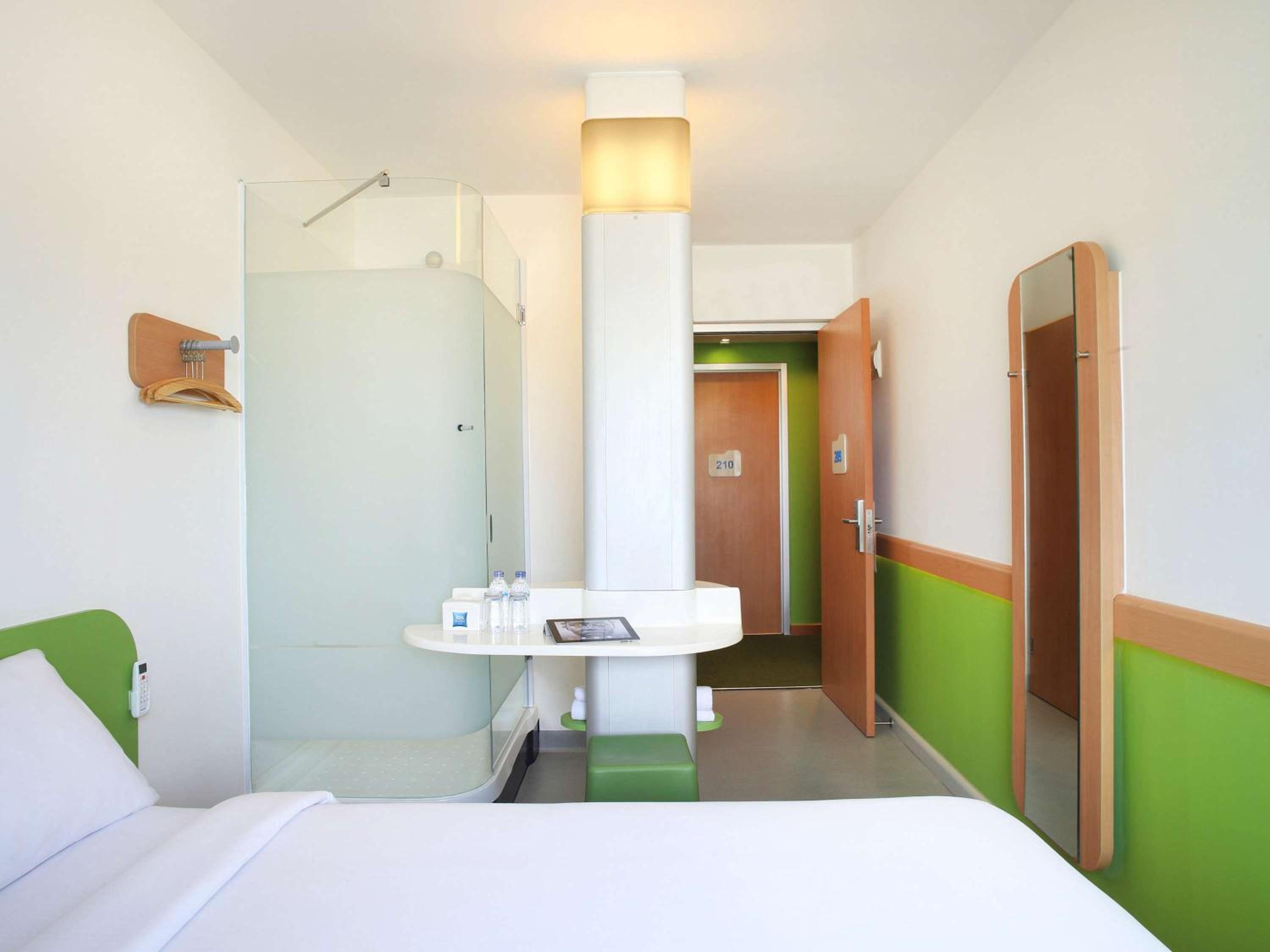 Standard Queen Room - Photo 4