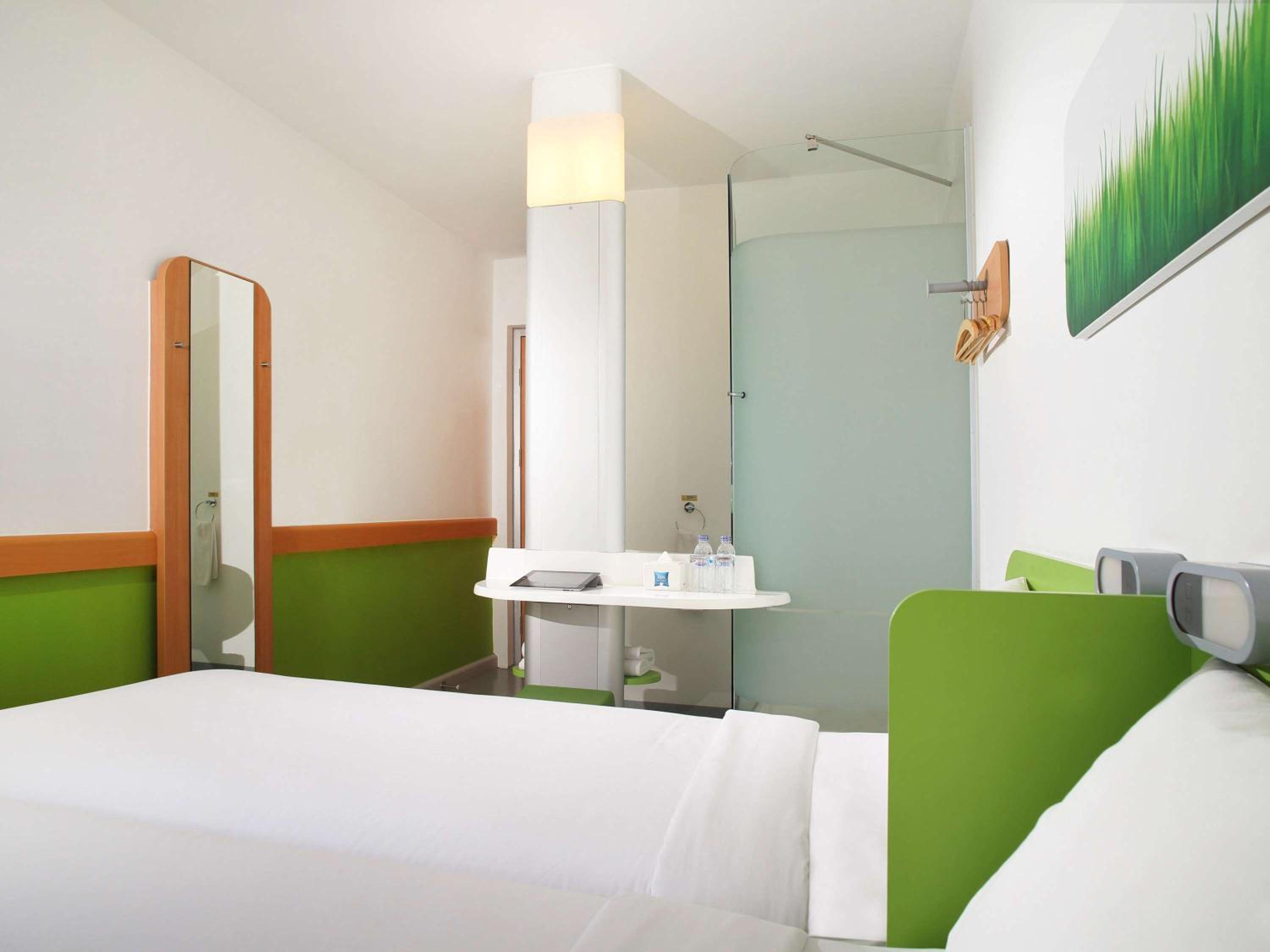 Standard Twin Room - Photo 6