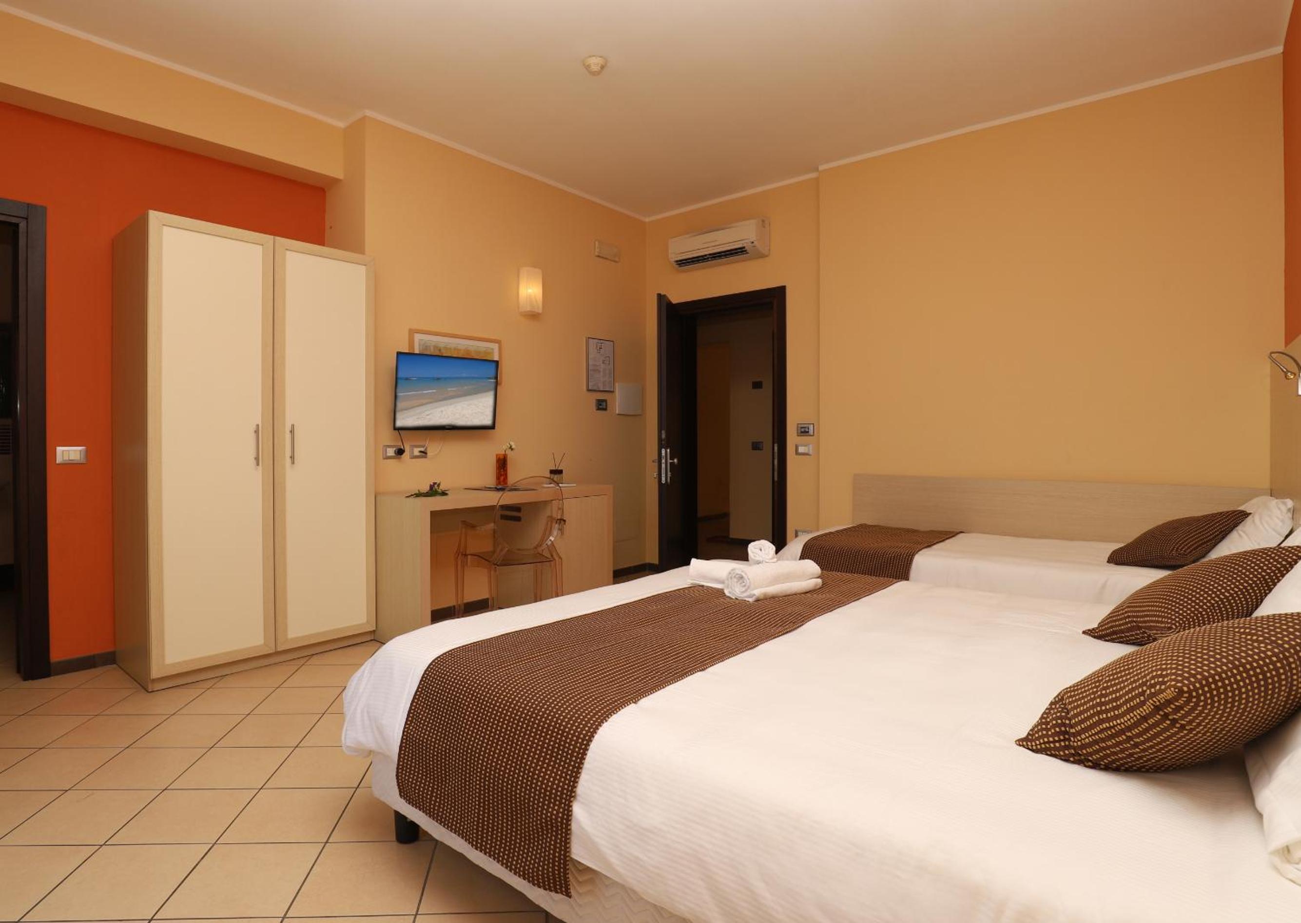 Triple Room with Balcony and Sea View - Photo 6