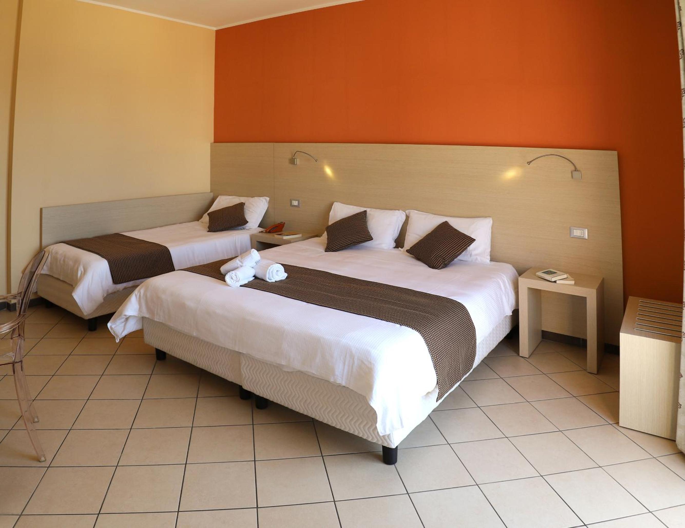 Triple Room with Balcony and Sea View - Photo 7