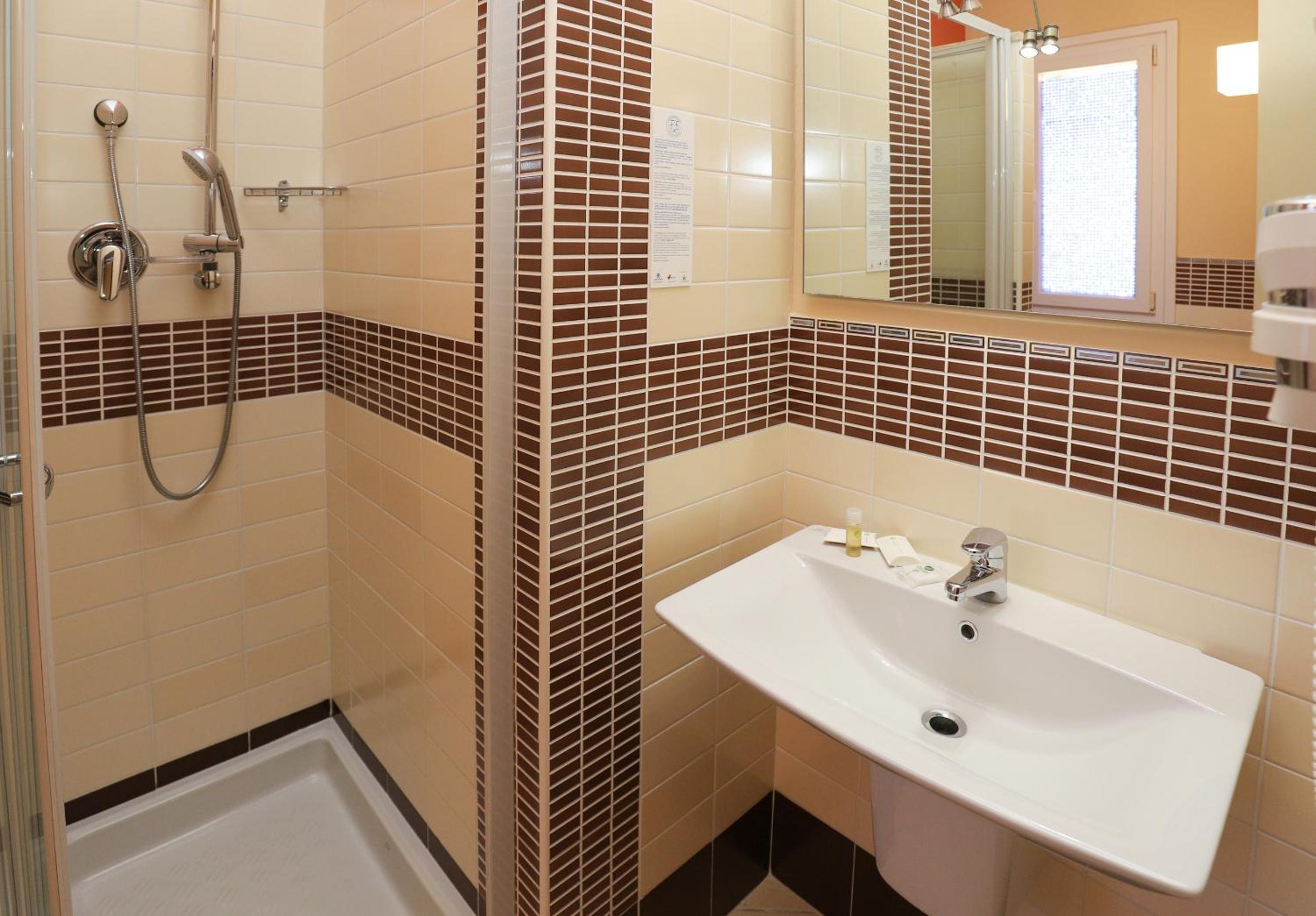 Standard Single Room - Photo 3