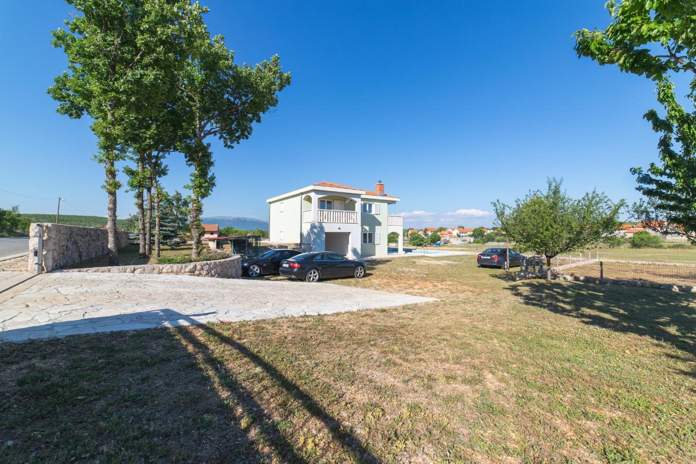 Villa photo 3