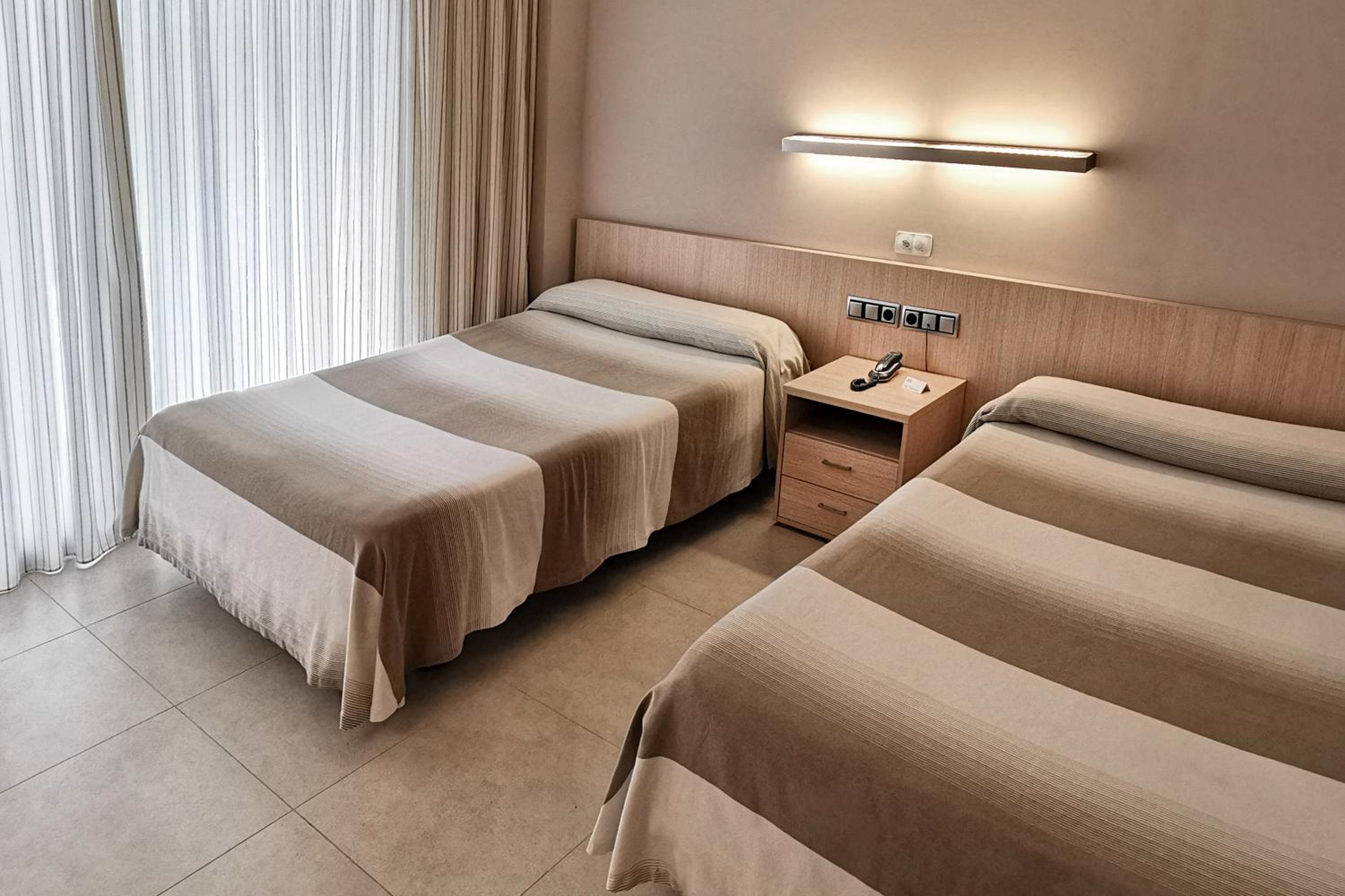 Double or Twin Room - Photo 10