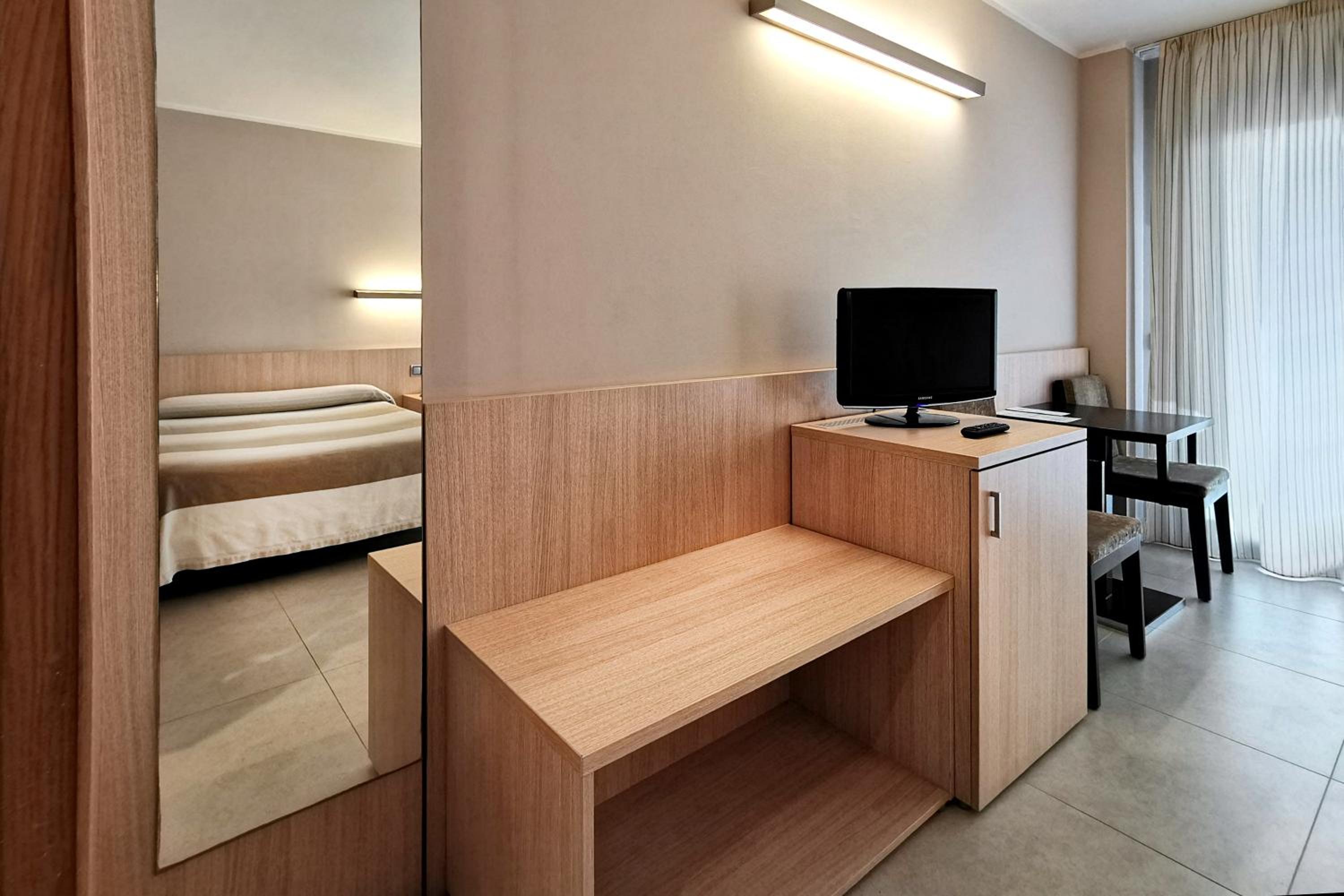 Double or Twin Room - Photo 9