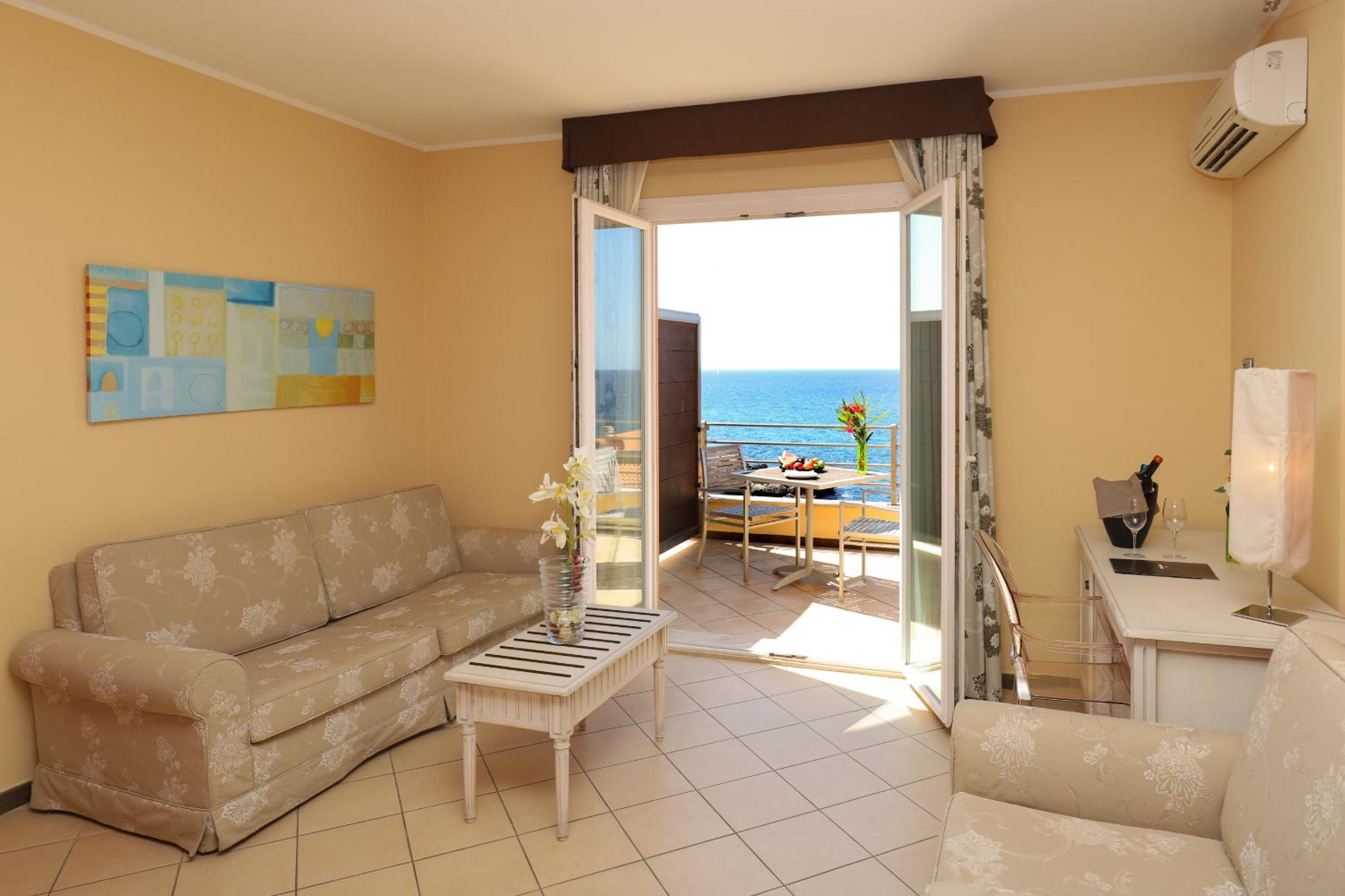 Junior Suite with Terrace and Sea View - Photo 1