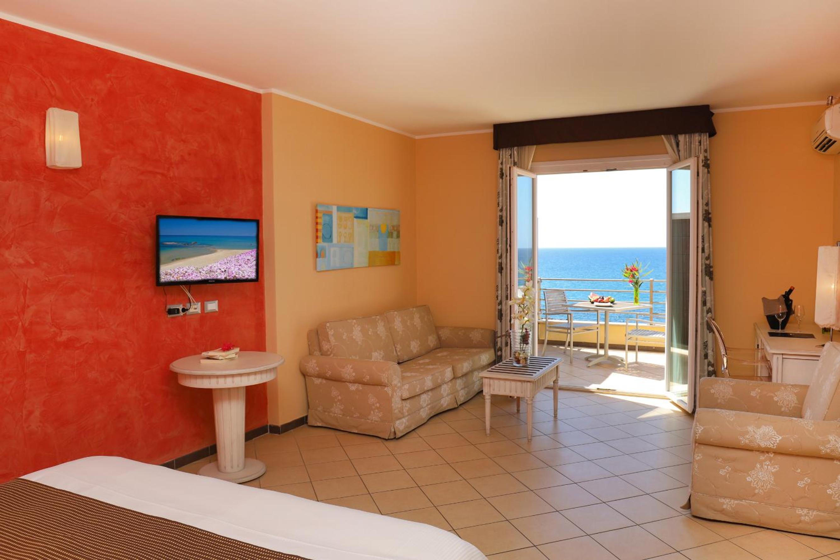 Junior Suite with Terrace and Sea View - Photo 2