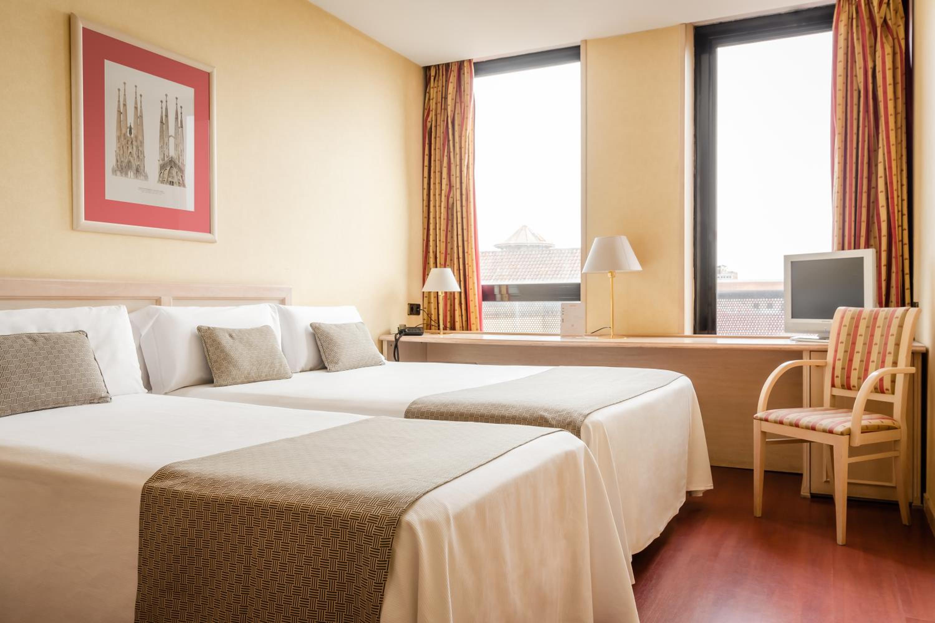 Double Room With Extra Bed (2 Adults + 1 Child) photo 2