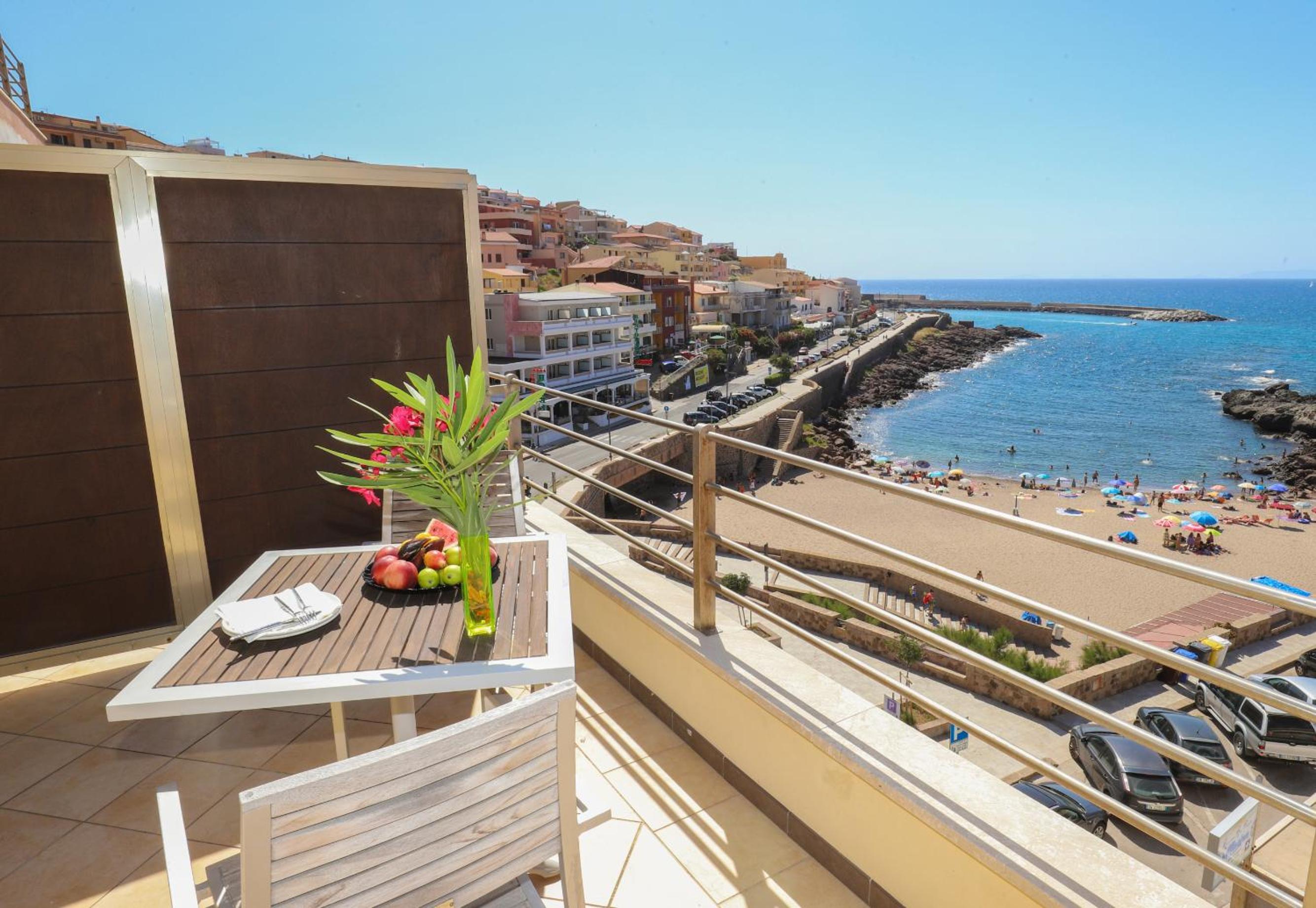 Junior Suite with Terrace and Sea View - Photo 13