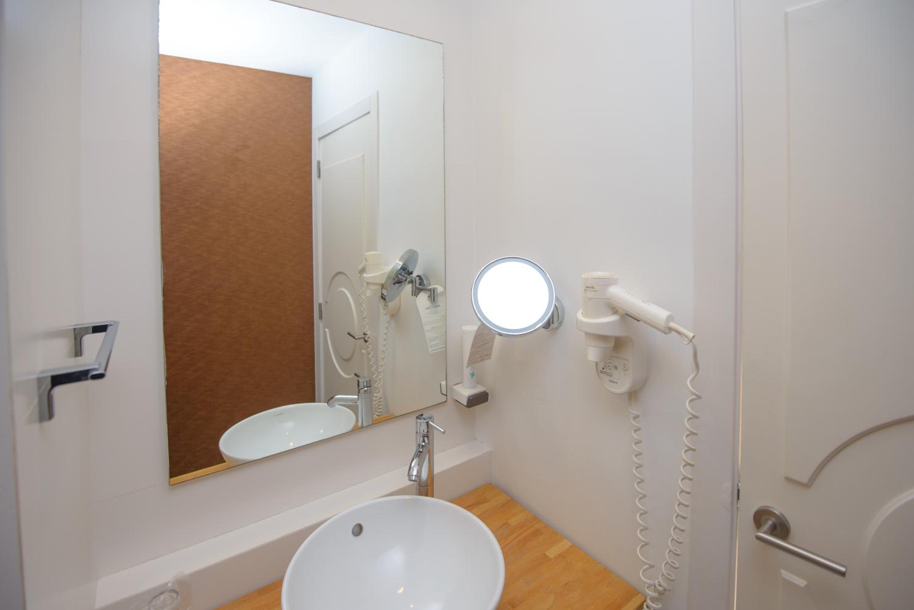 Standard Double Room - Photo 3
