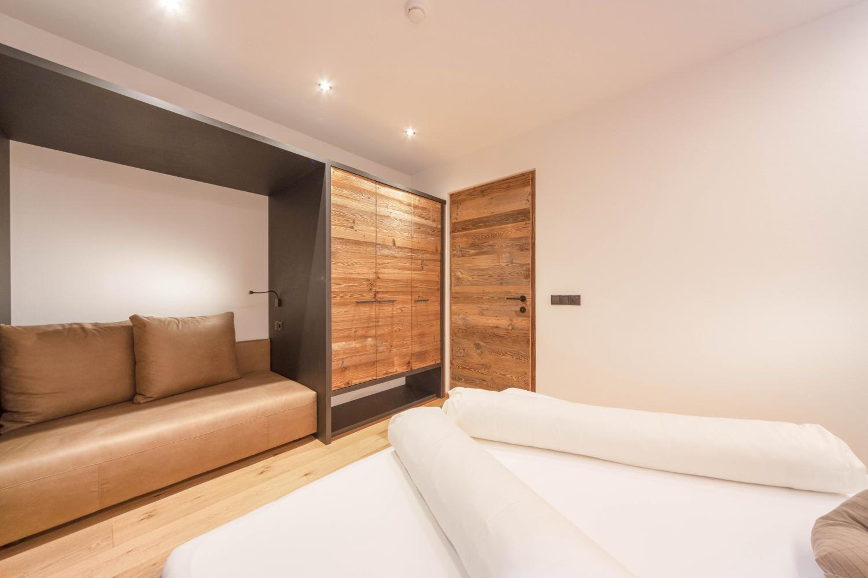 Two-Bedroom Deluxe Apartment with Garden View photo 3