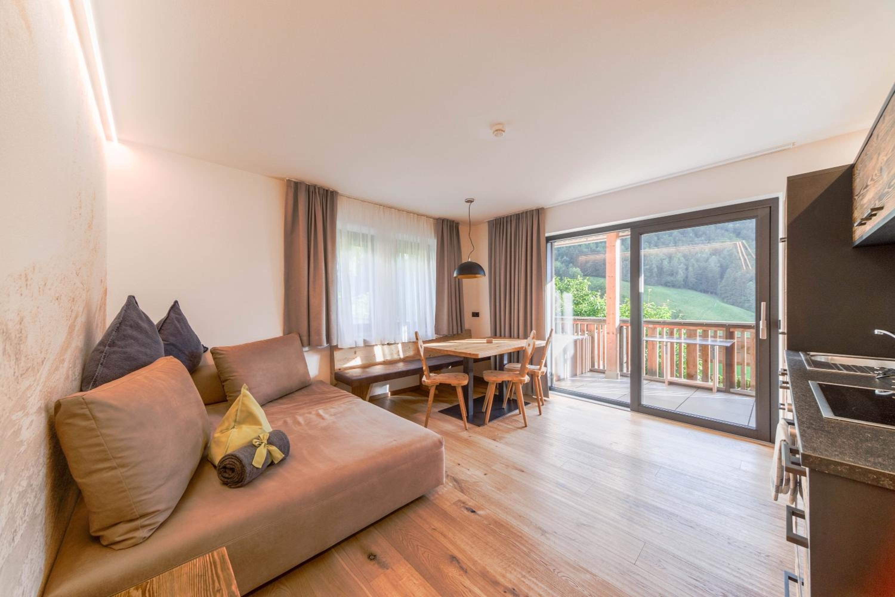 Two-Bedroom Deluxe Apartment with Garden View photo 1