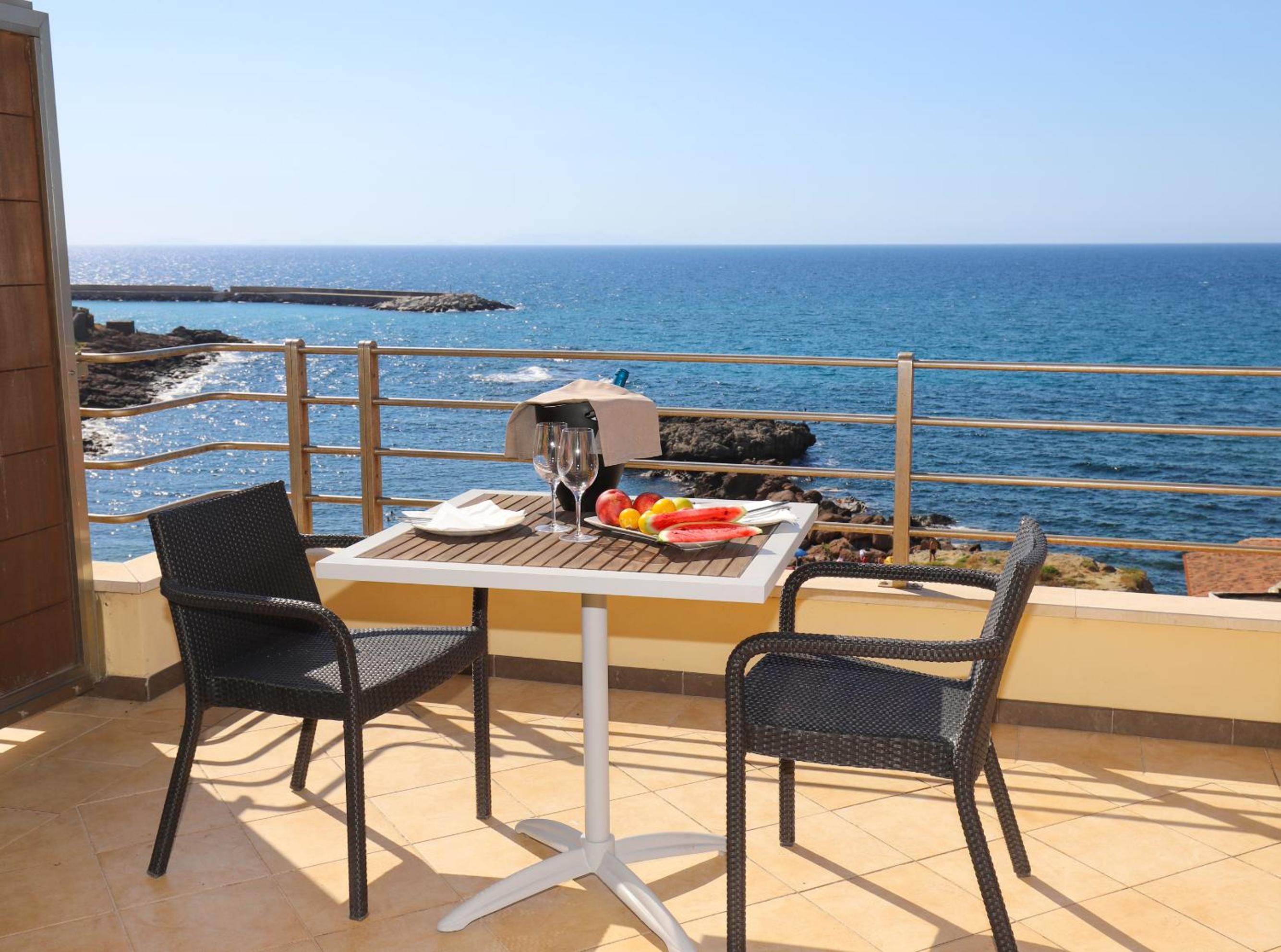 Junior Suite with Terrace and Sea View - Photo 9