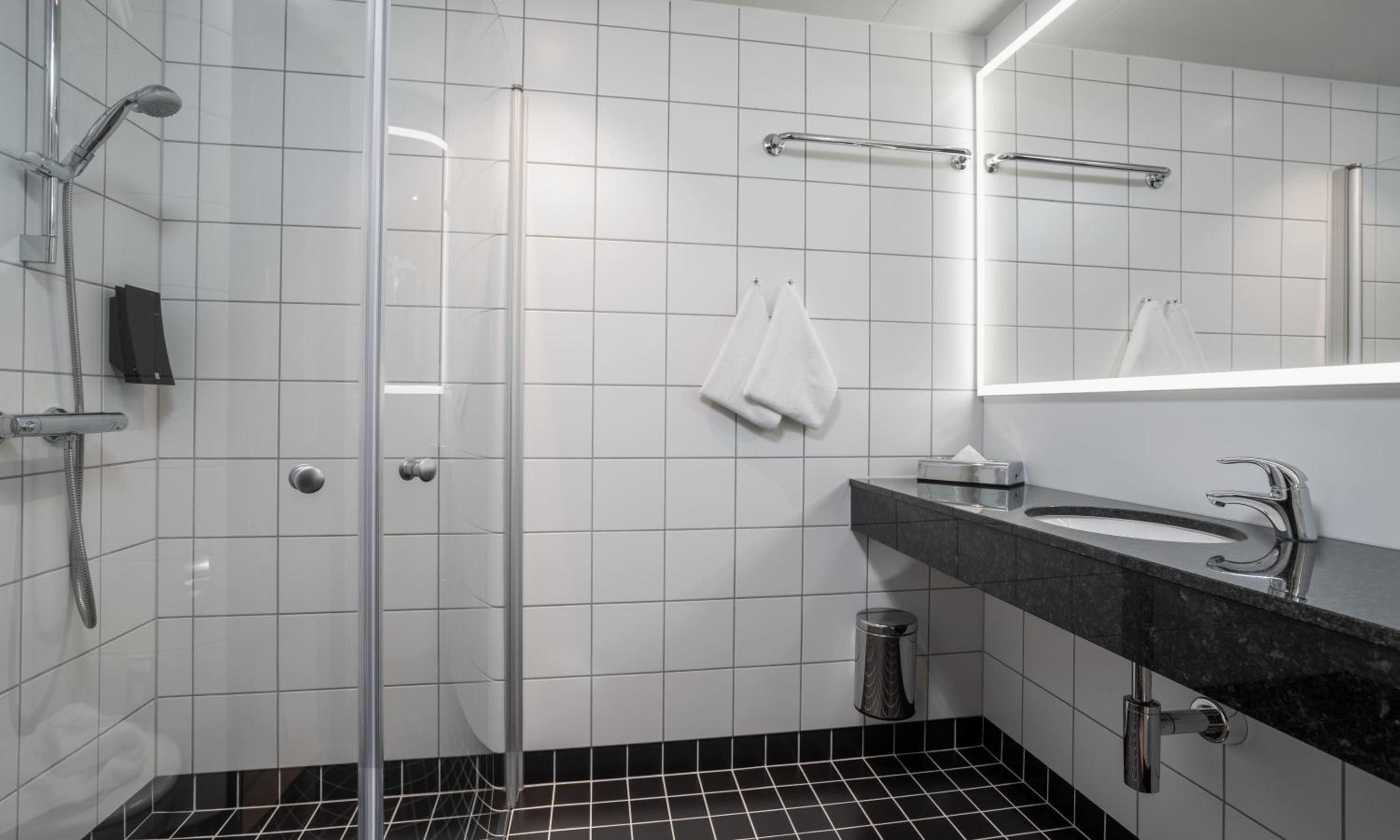 Standard Twin Room - Photo 5