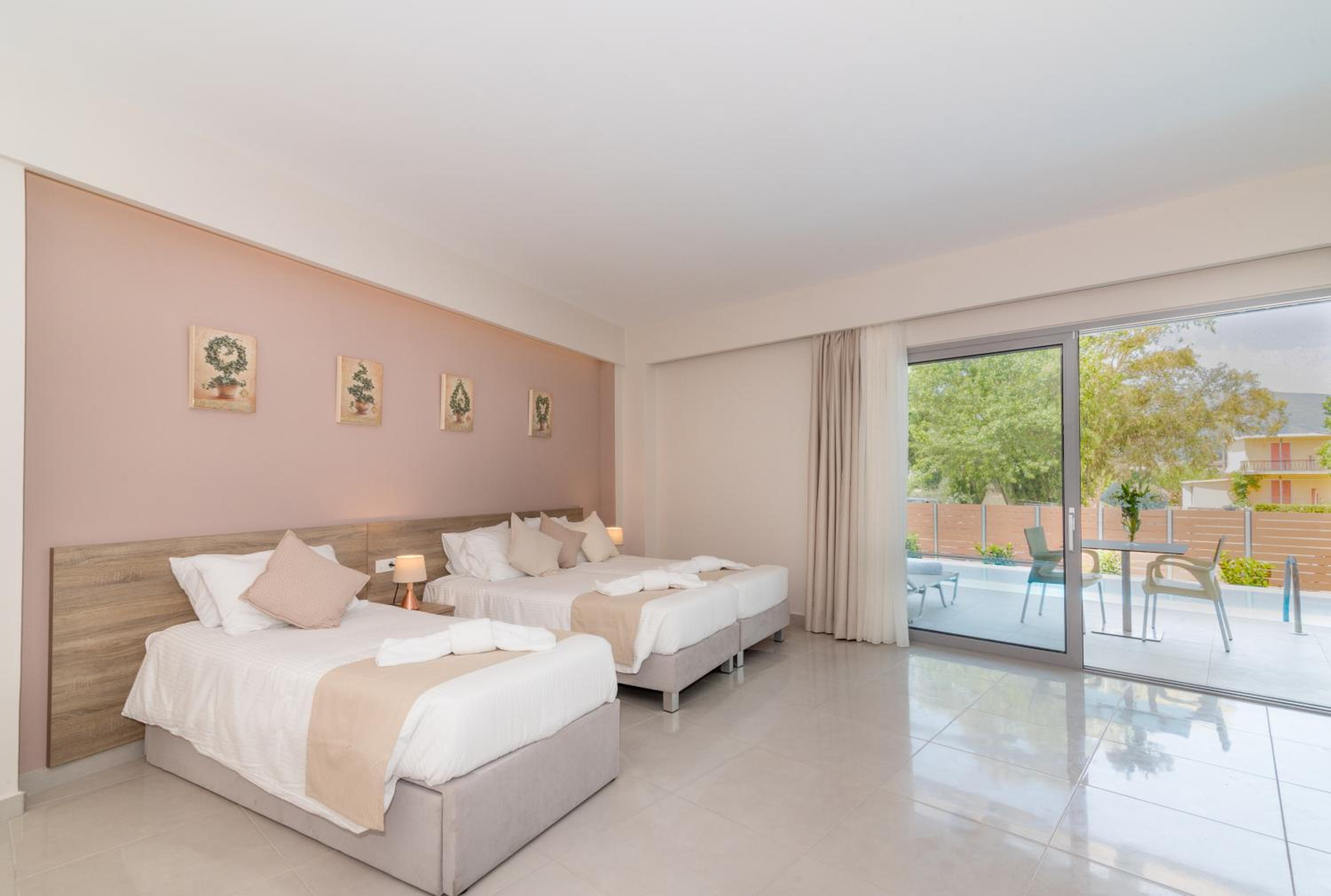Junior Suite with Private Pool photo 2